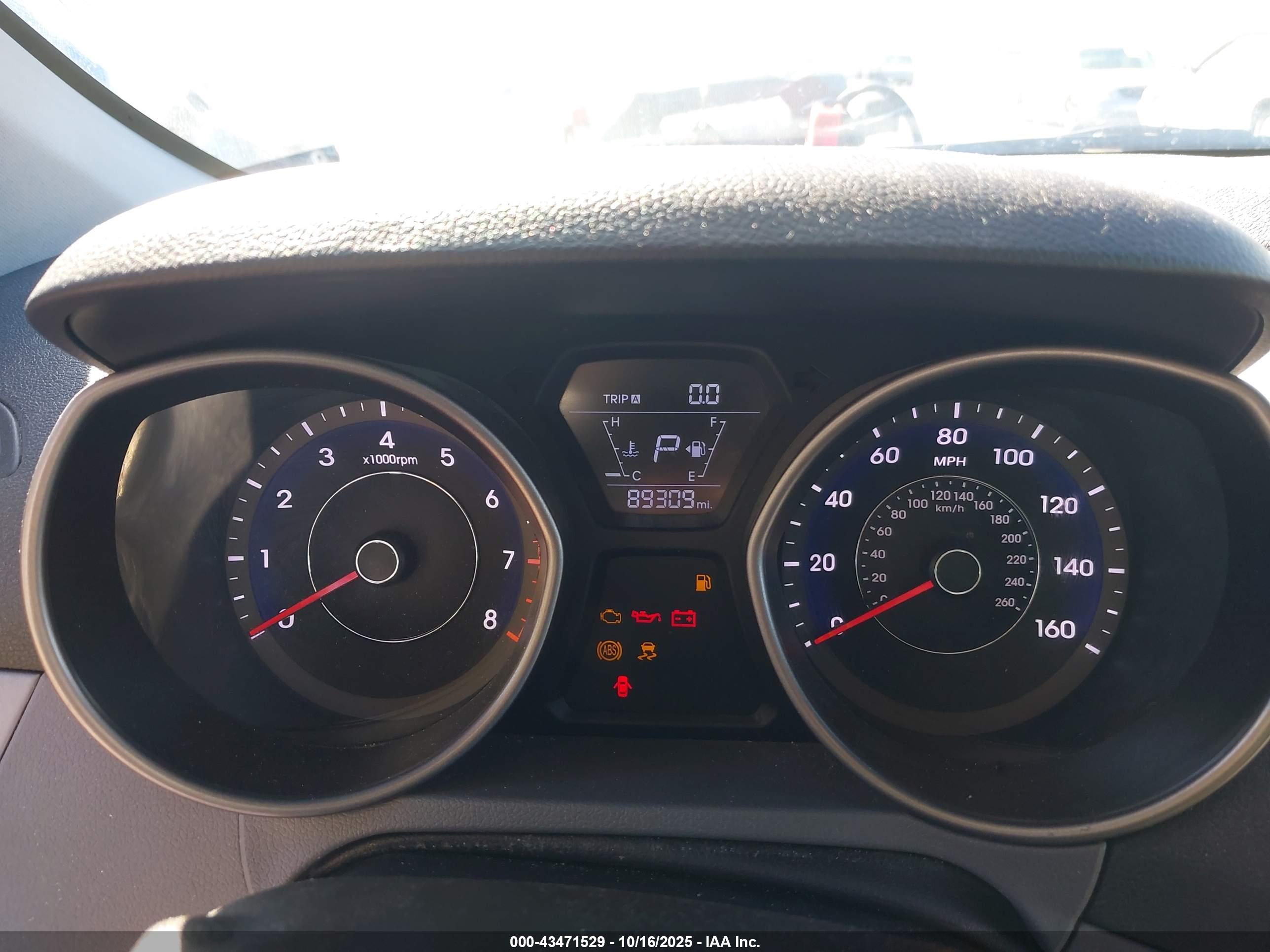HYUNDAI ELANTRA image 7