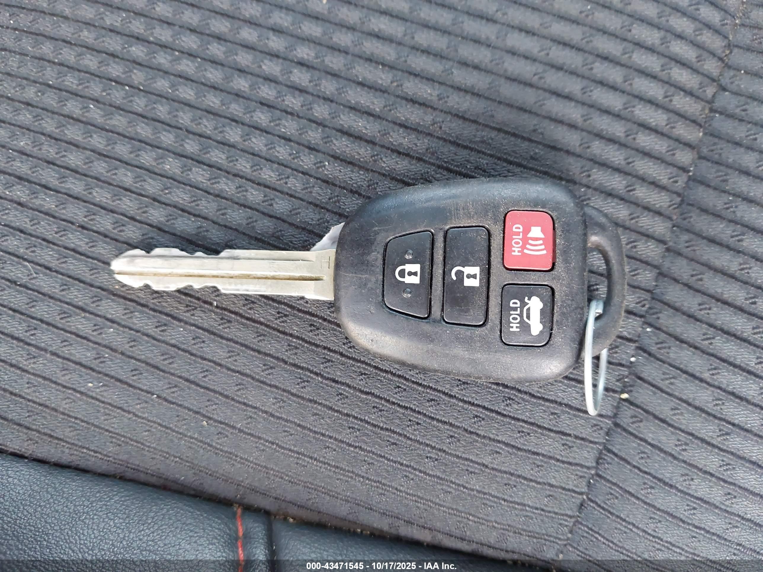 TOYOTA CAMRY image 11