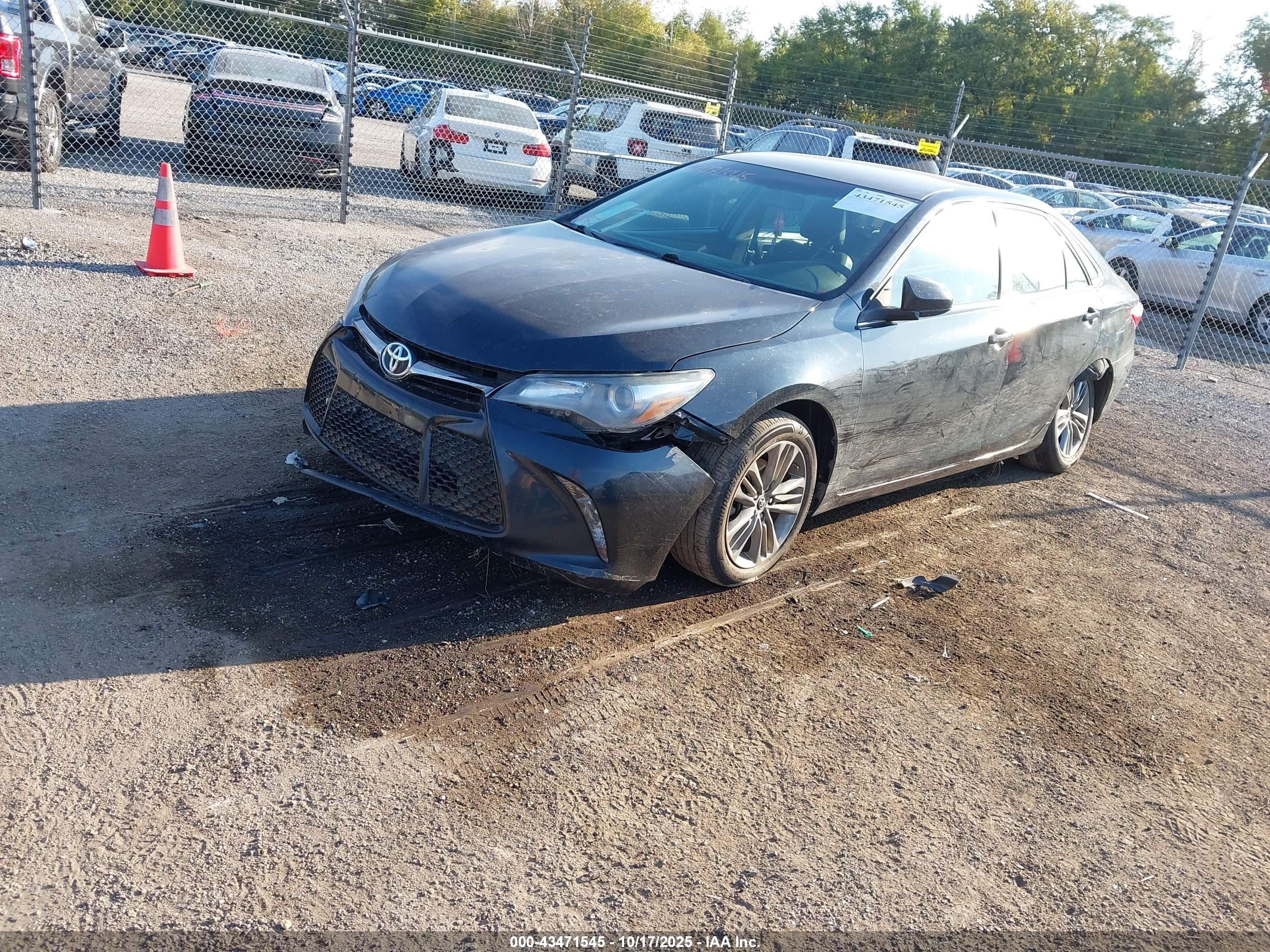 TOYOTA CAMRY image 2