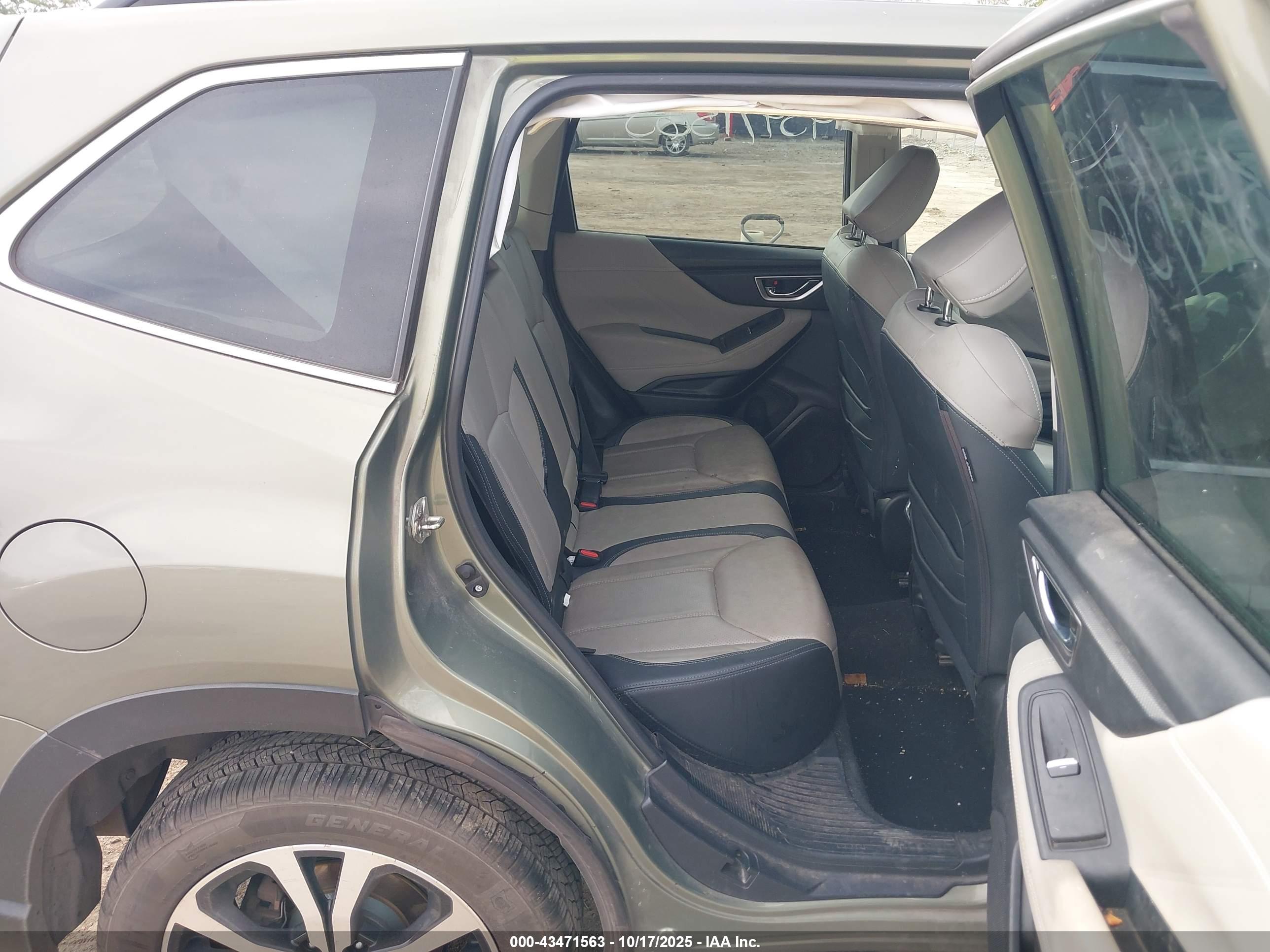 SUBARU FORESTER image 8