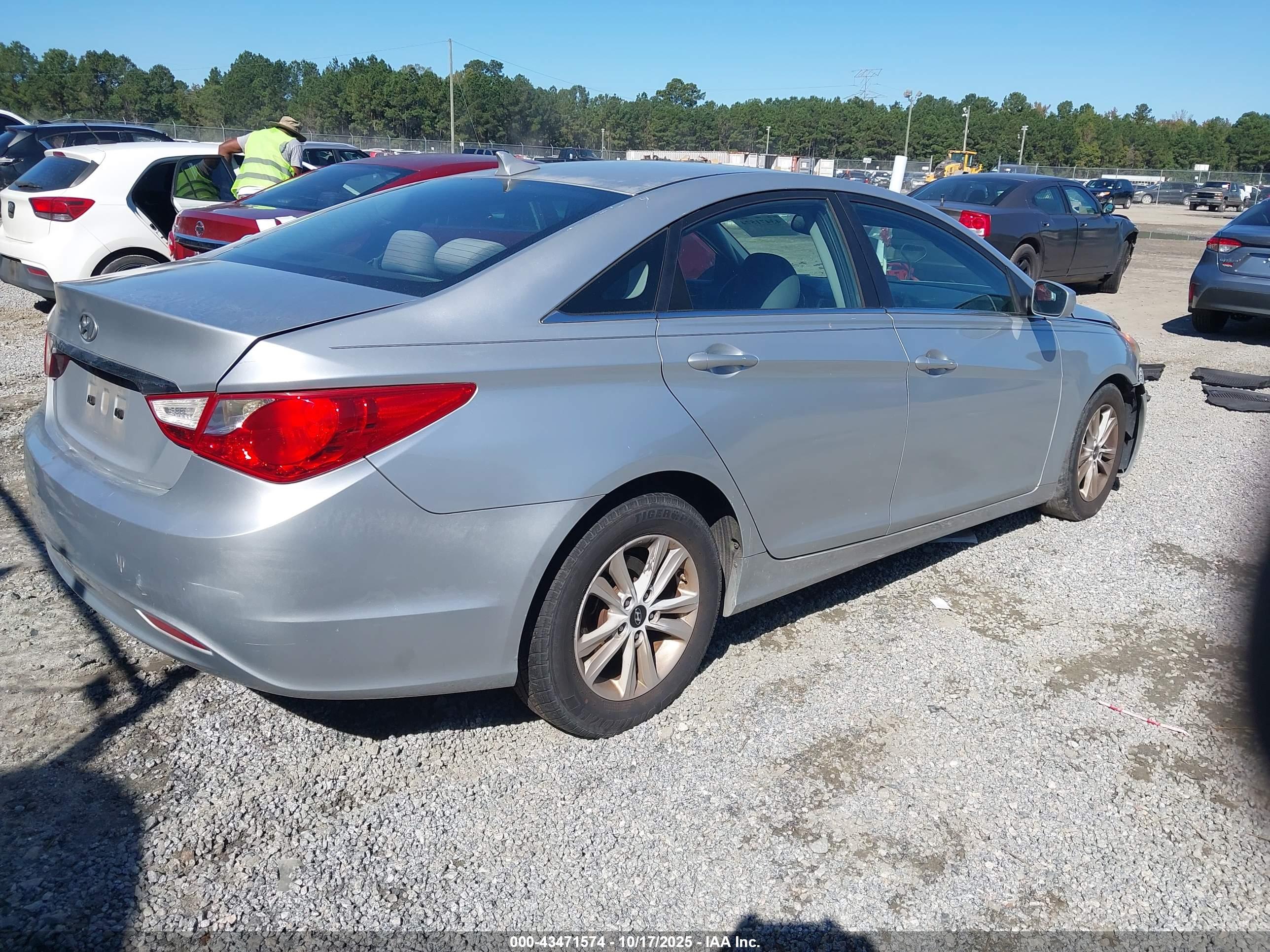 HYUNDAI SONATA image 4