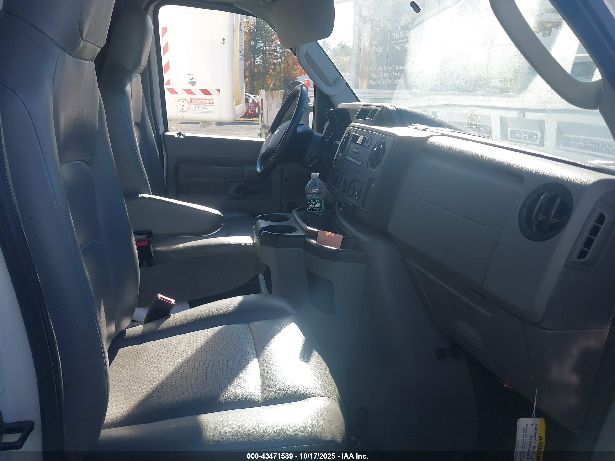 FORD E-350 image 8