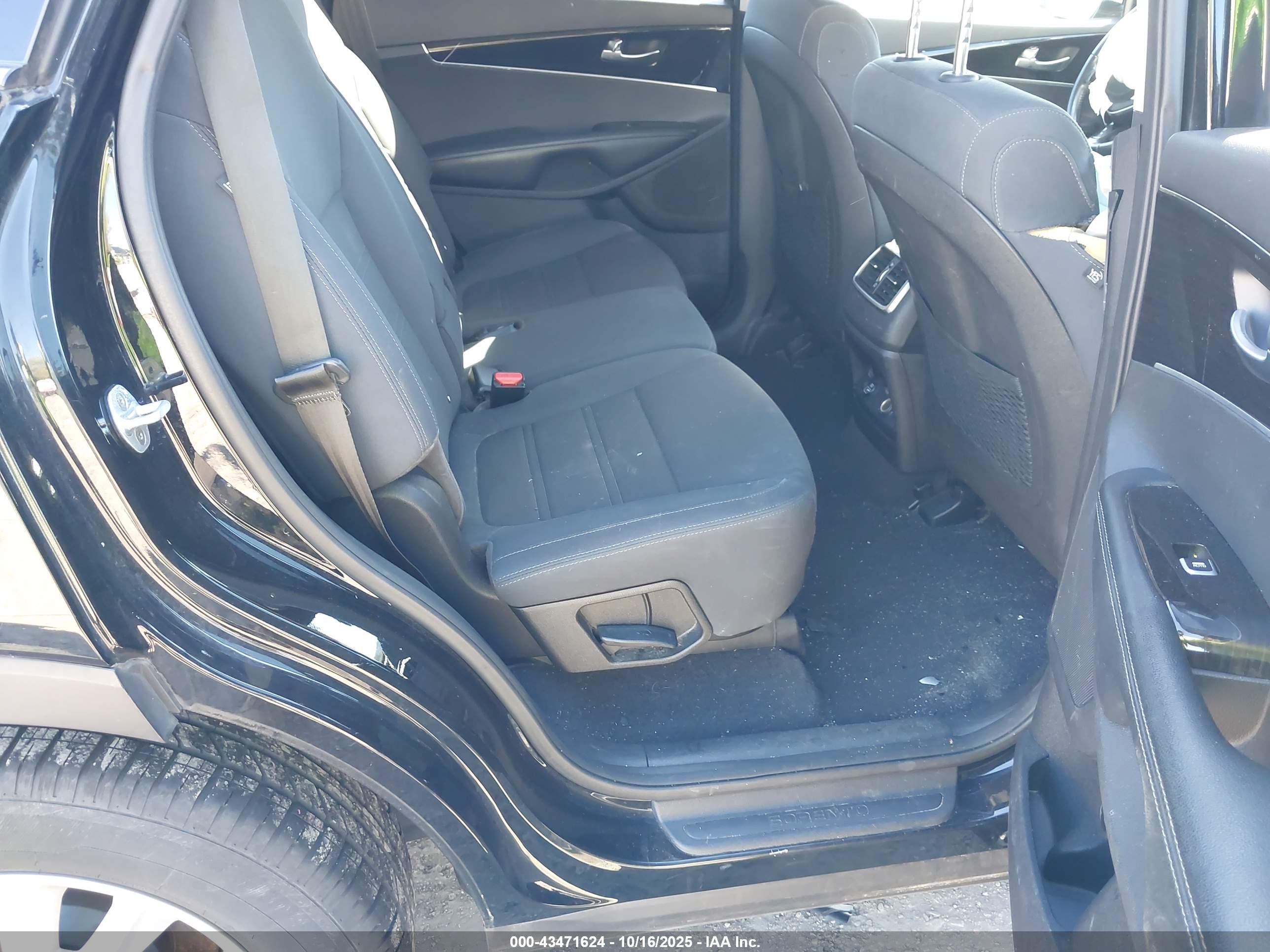KIA SORENTO image 8