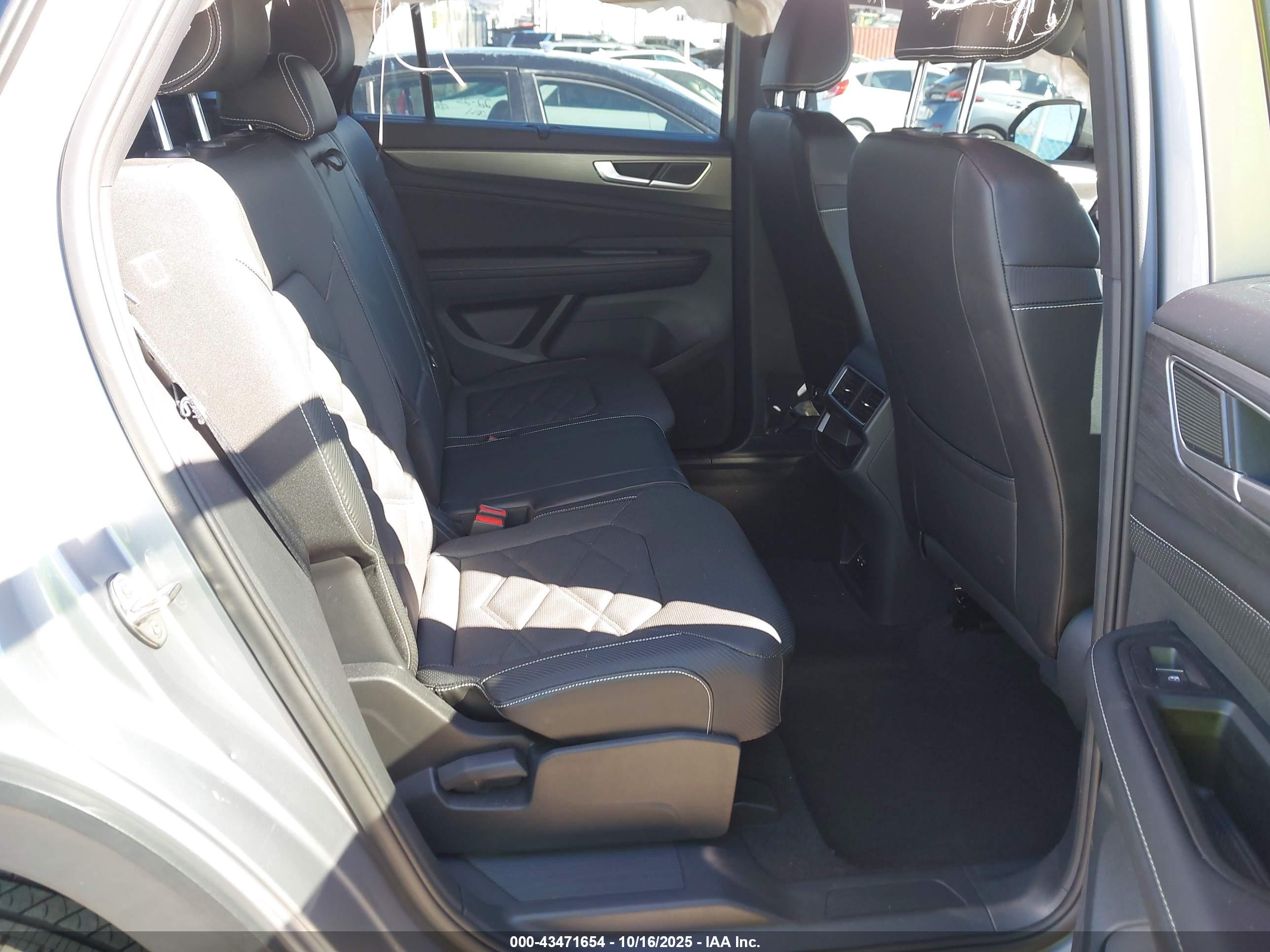 VOLKSWAGEN ATLAS image 8