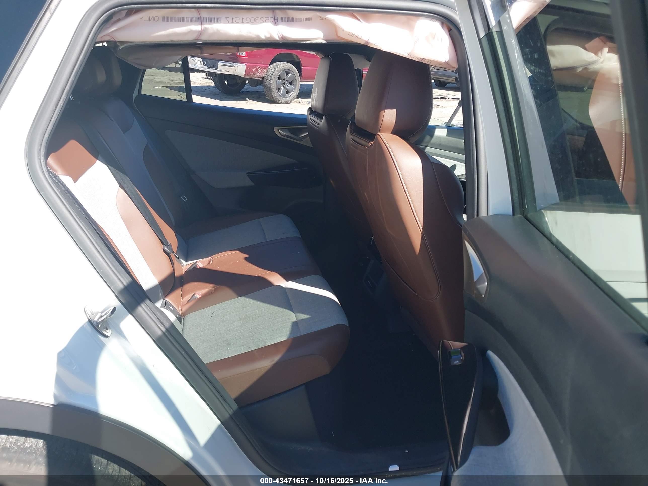 VOLKSWAGEN ID.4 image 8