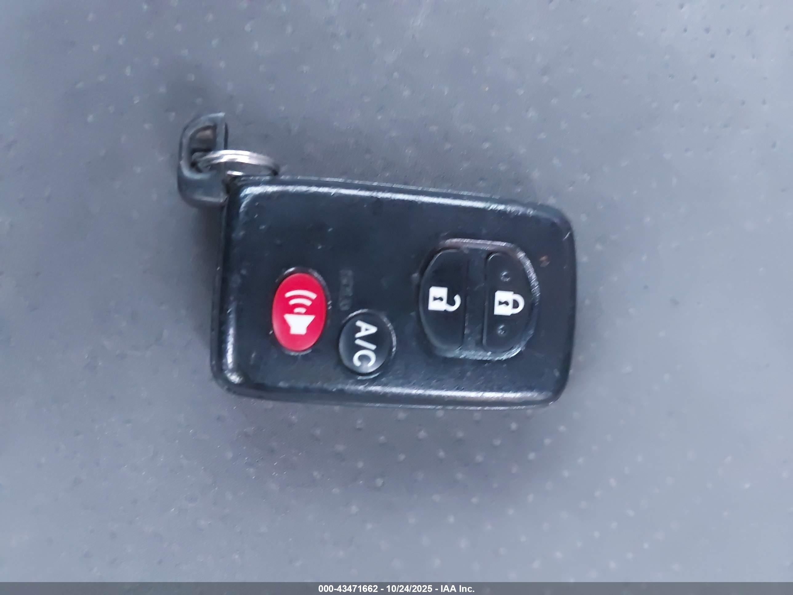 TOYOTA PRIUS image 11