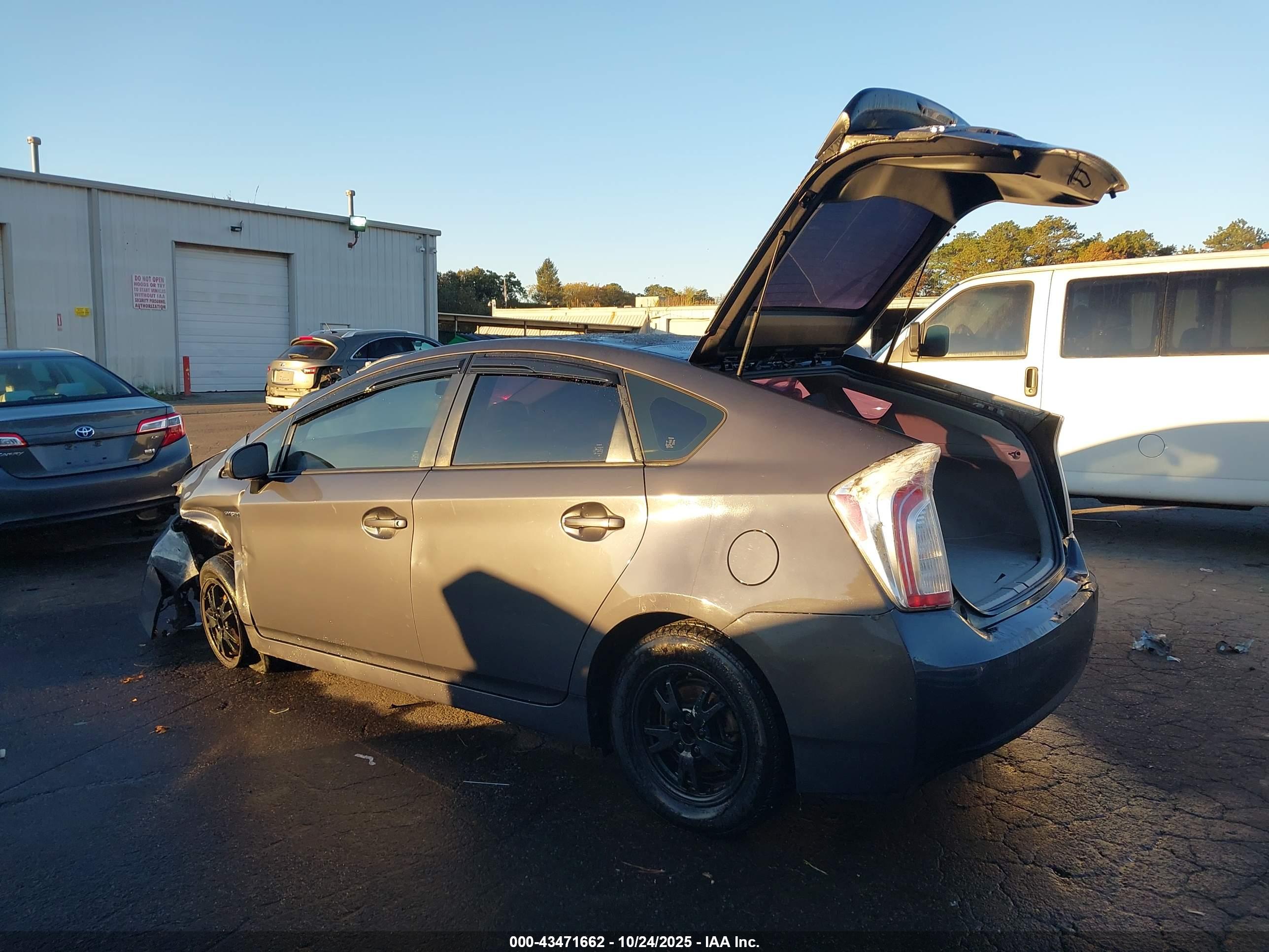 TOYOTA PRIUS image 3