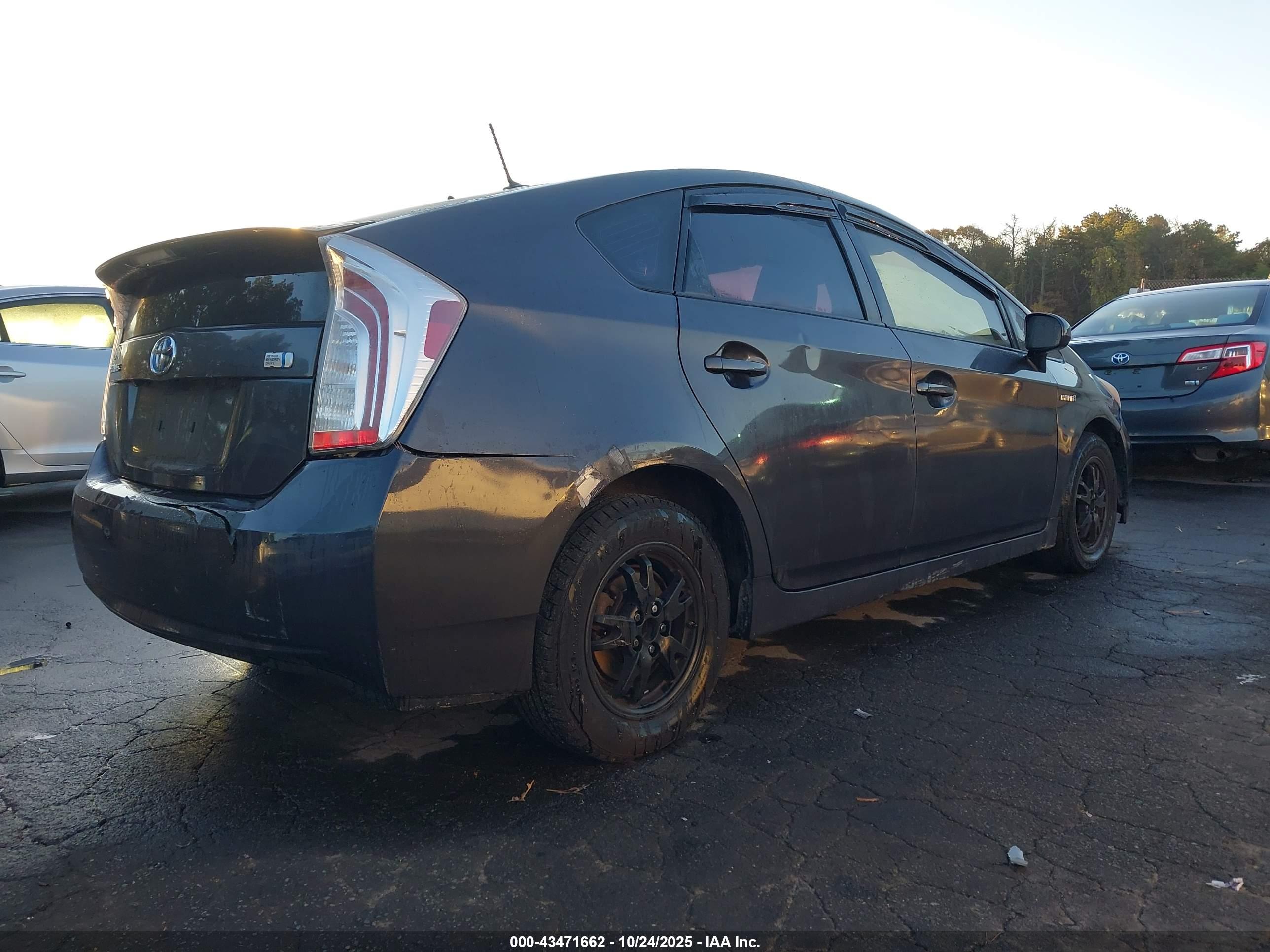 TOYOTA PRIUS image 4