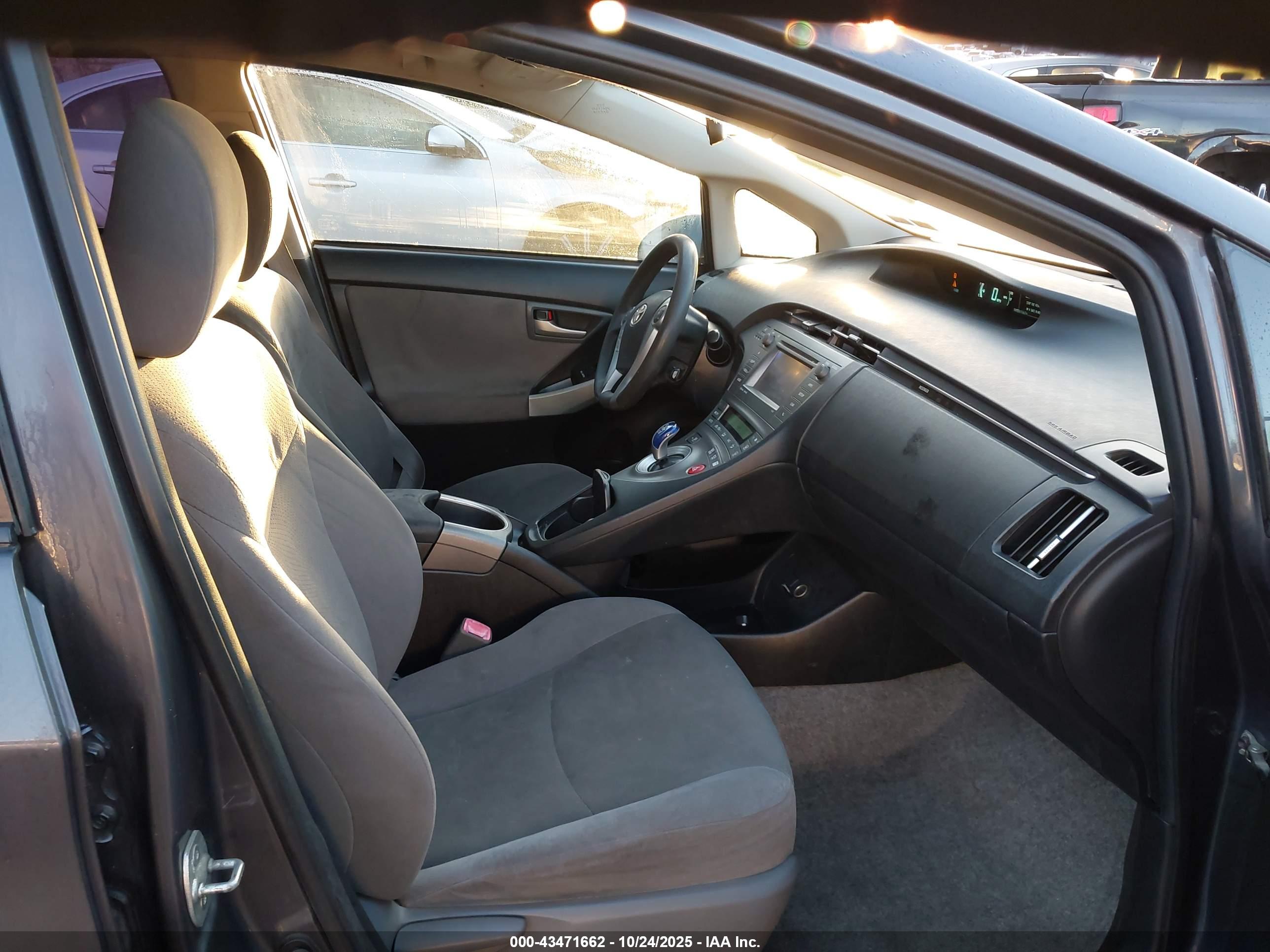 TOYOTA PRIUS image 5