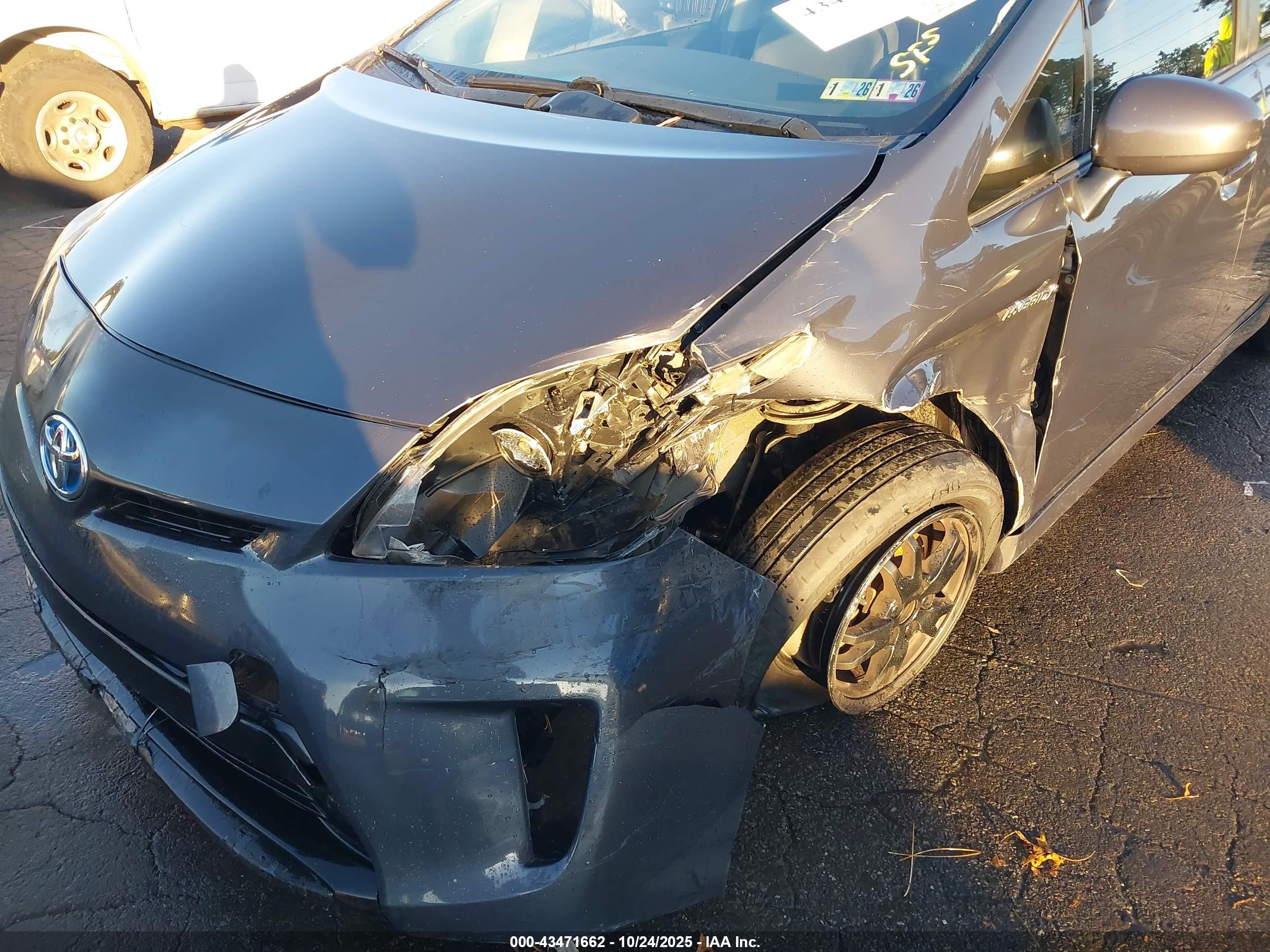 TOYOTA PRIUS image 6