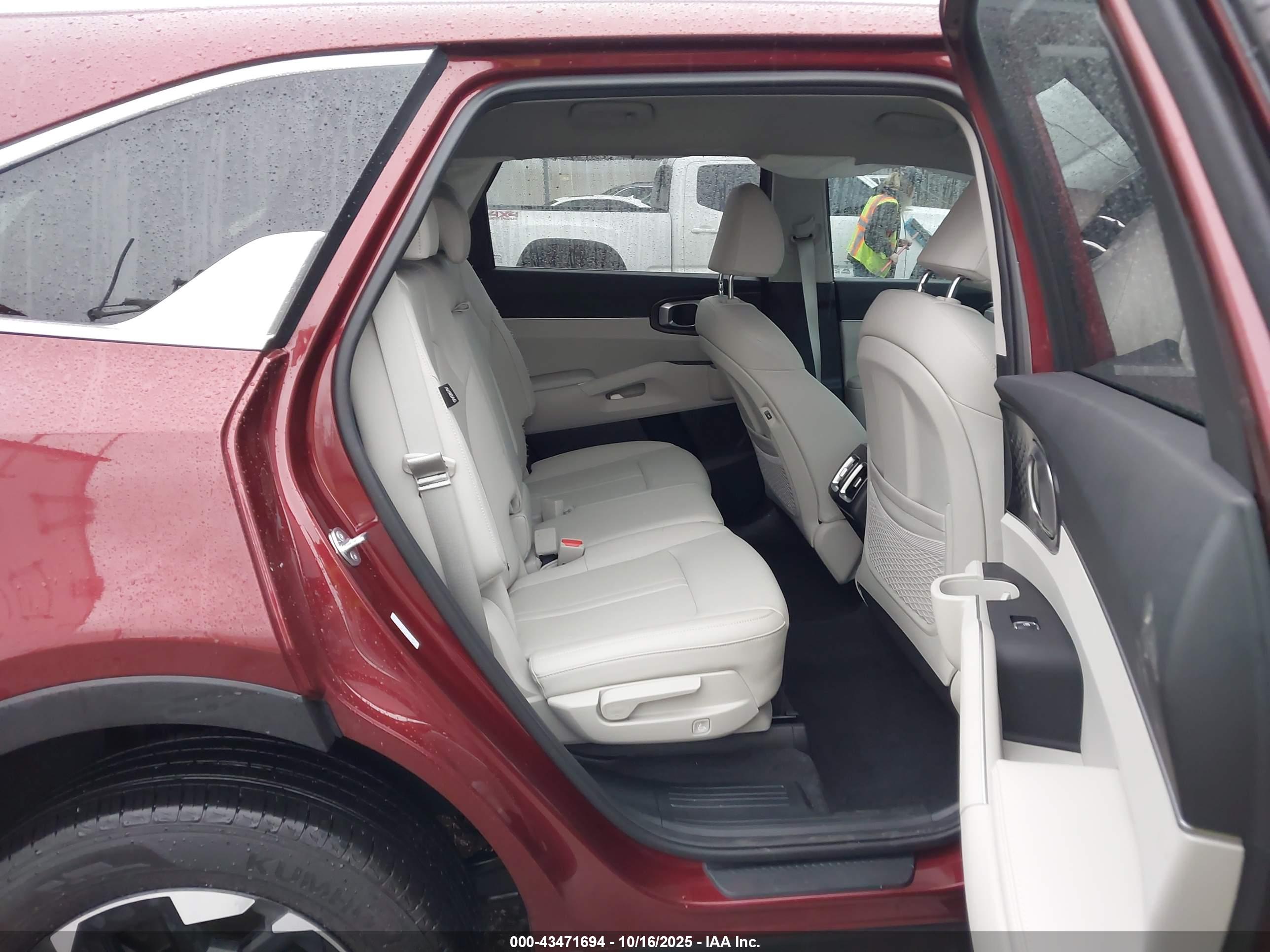 KIA SORENTO image 8