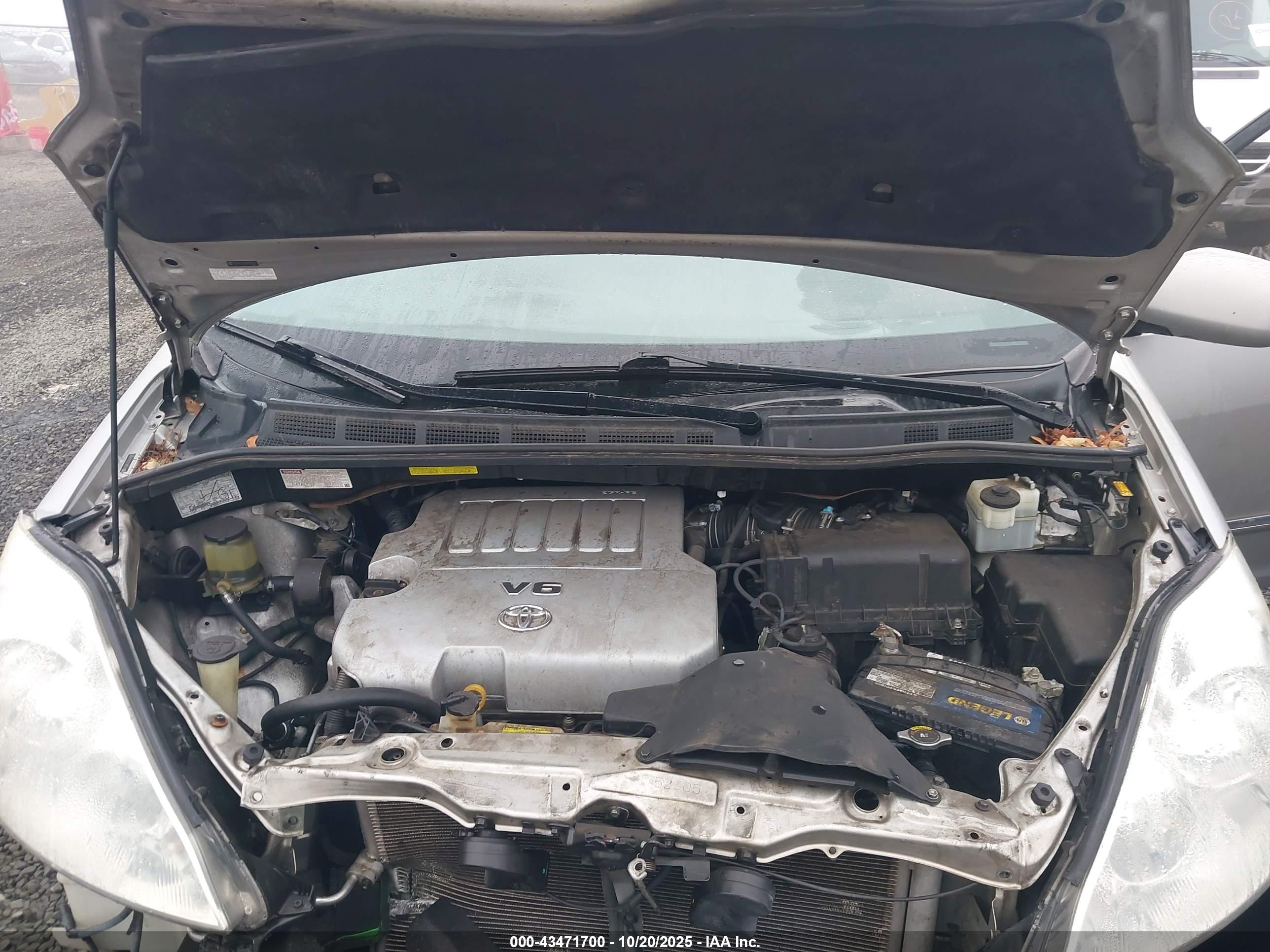 TOYOTA SIENNA image 10