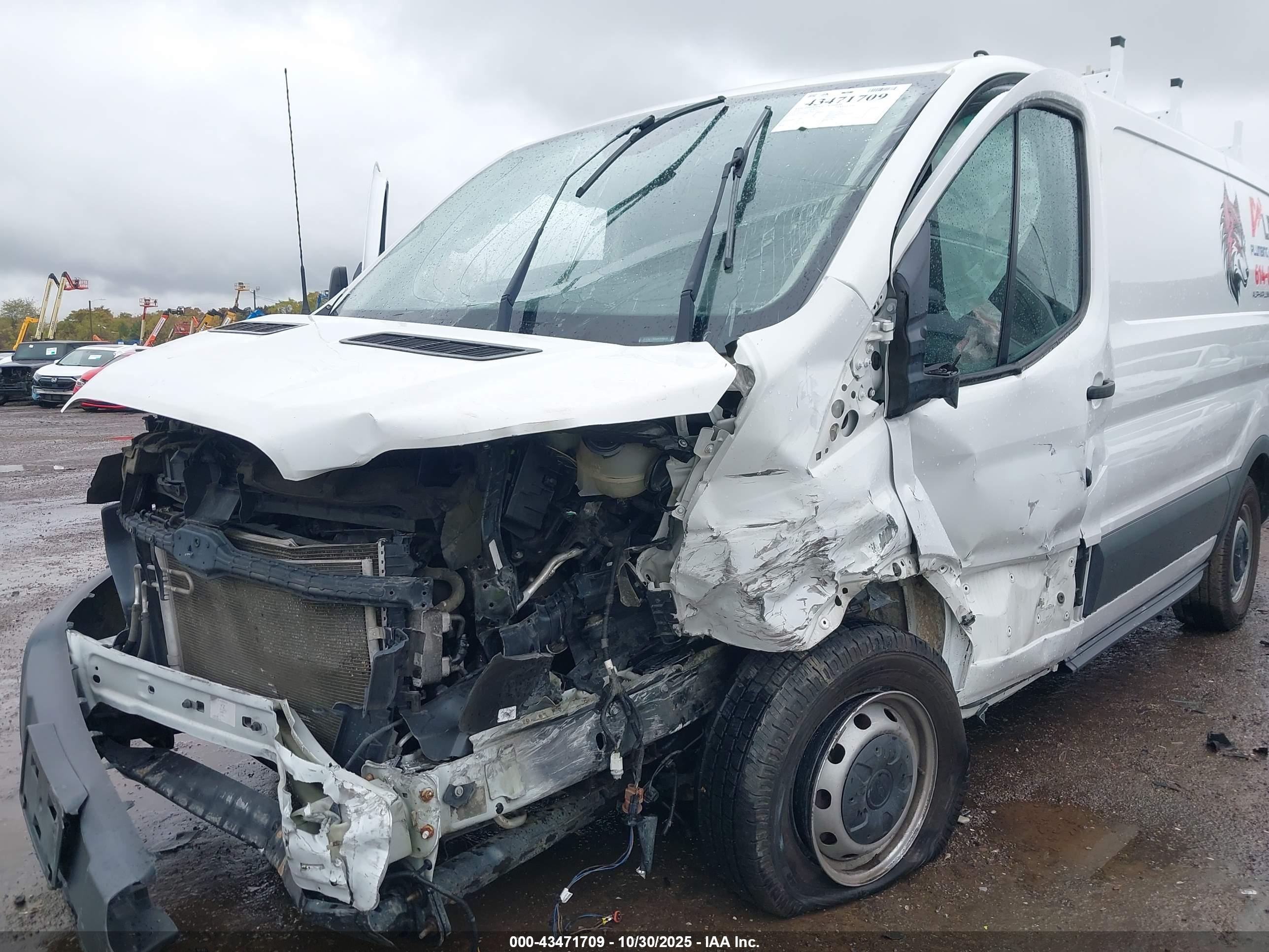 FORD TRANSIT-150 image 6