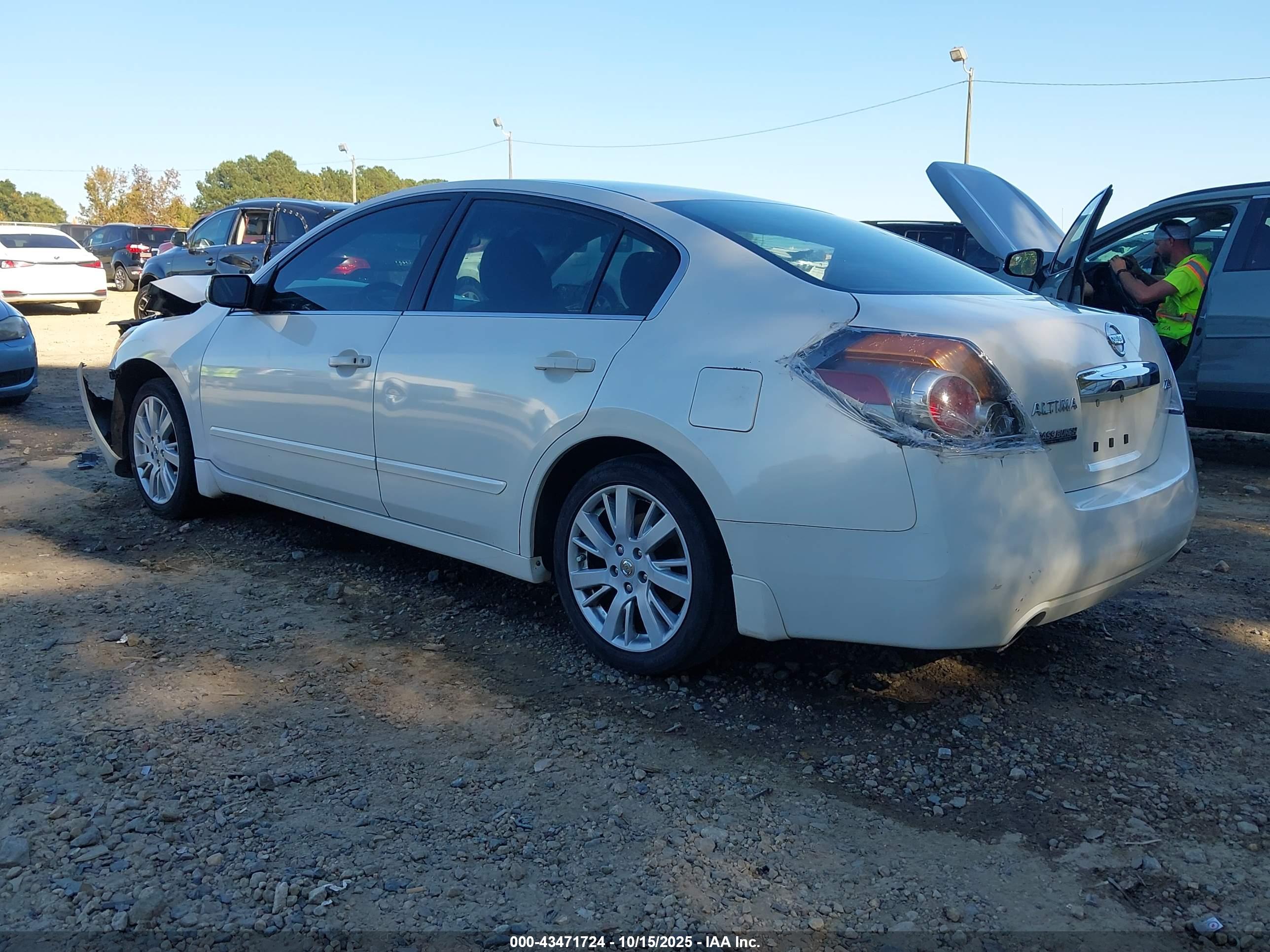 NISSAN ALTIMA image 3