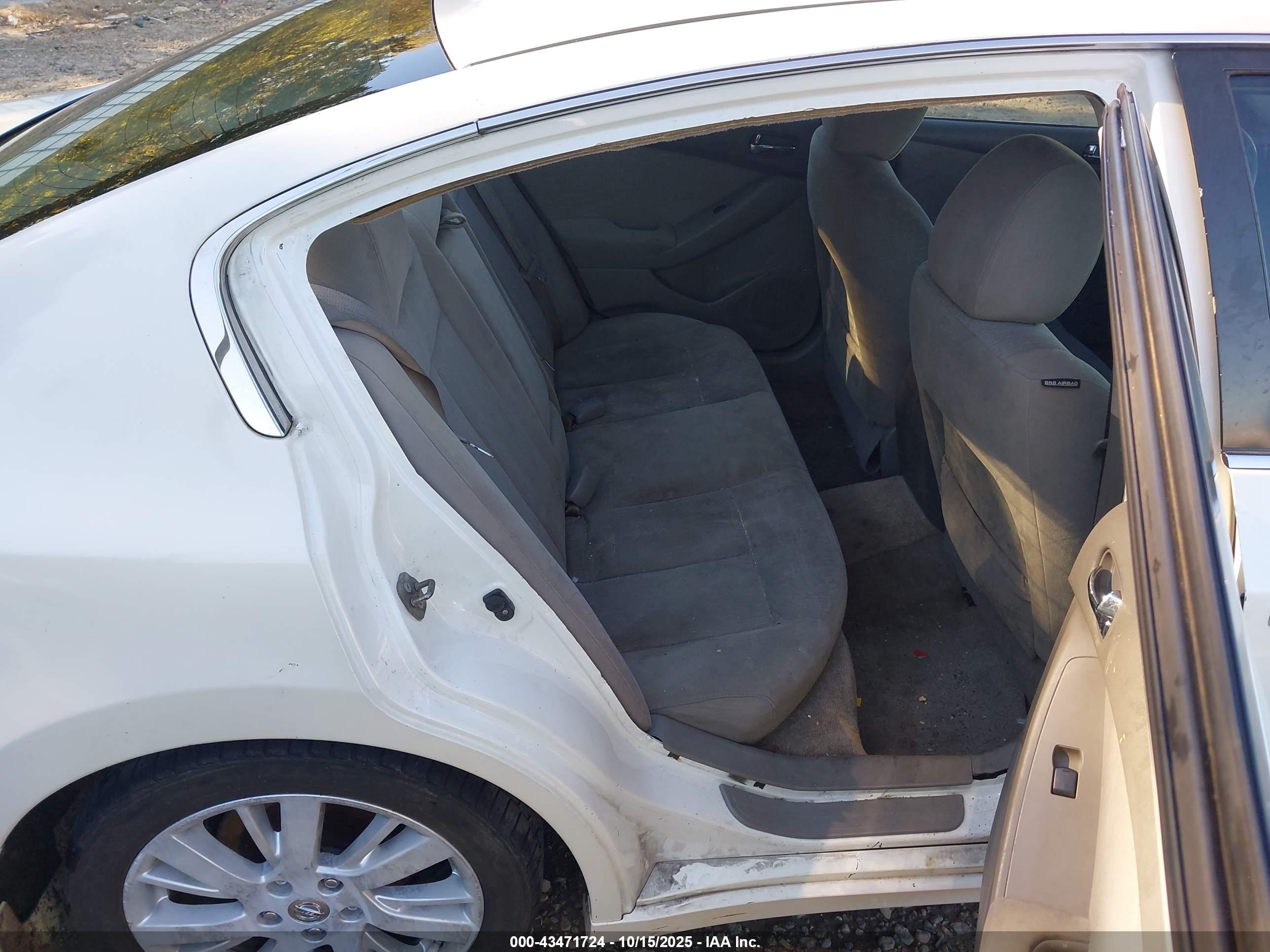 NISSAN ALTIMA image 8