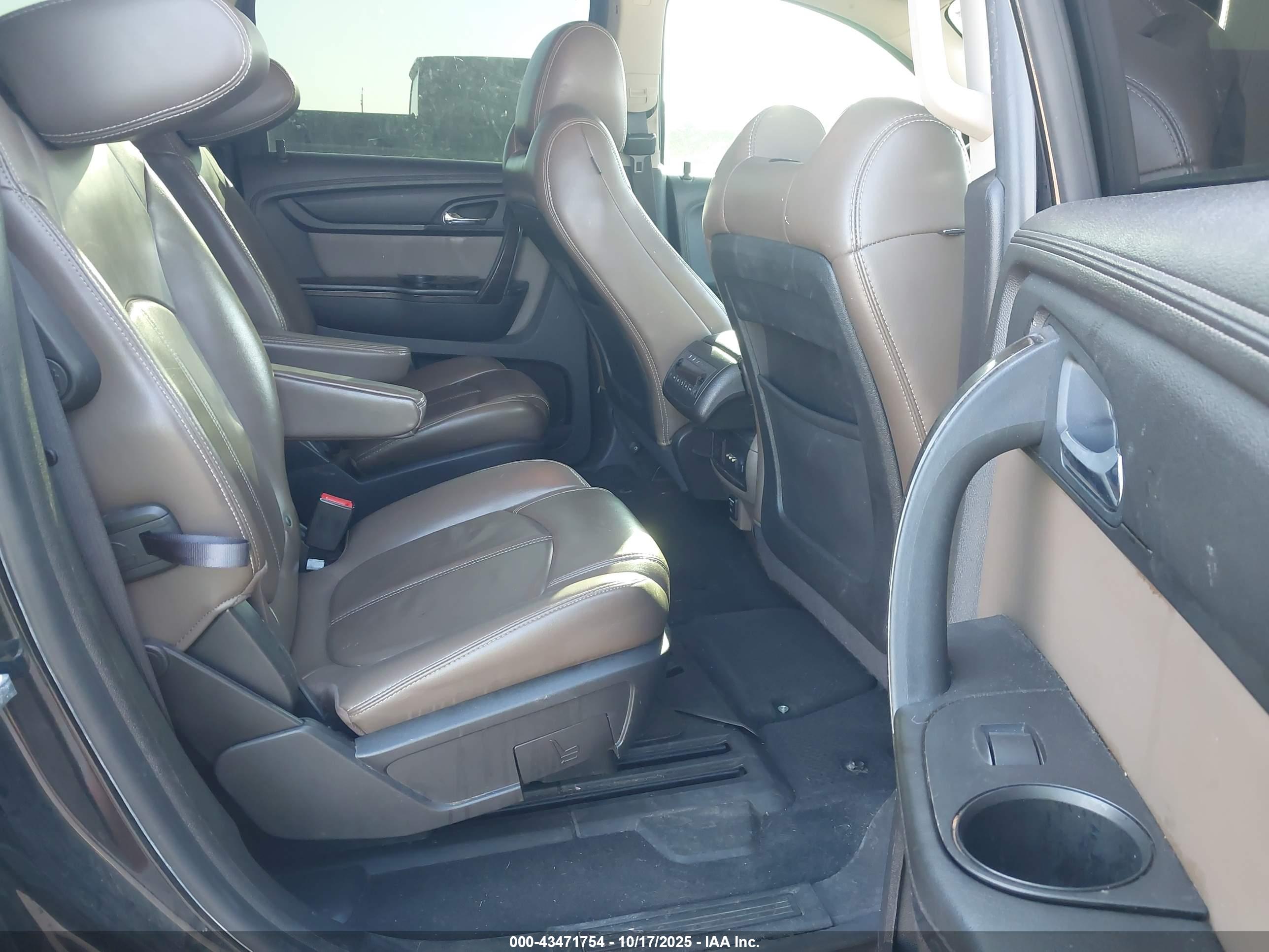 GMC ACADIA image 8