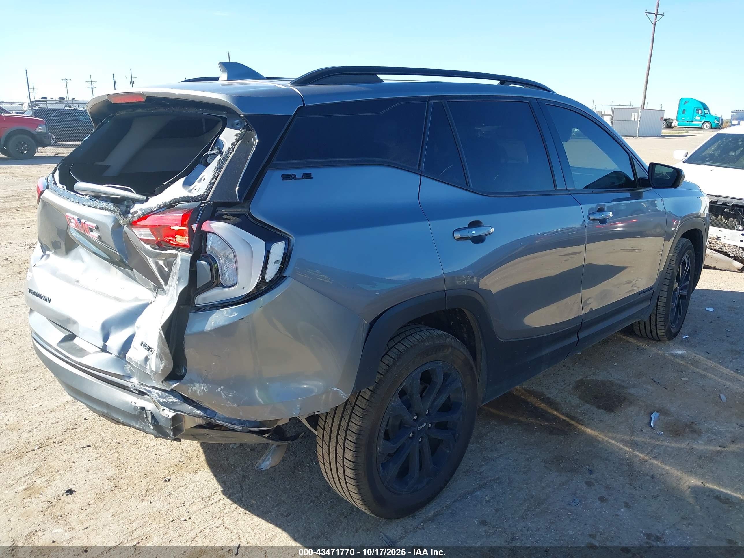 GMC TERRAIN image 4