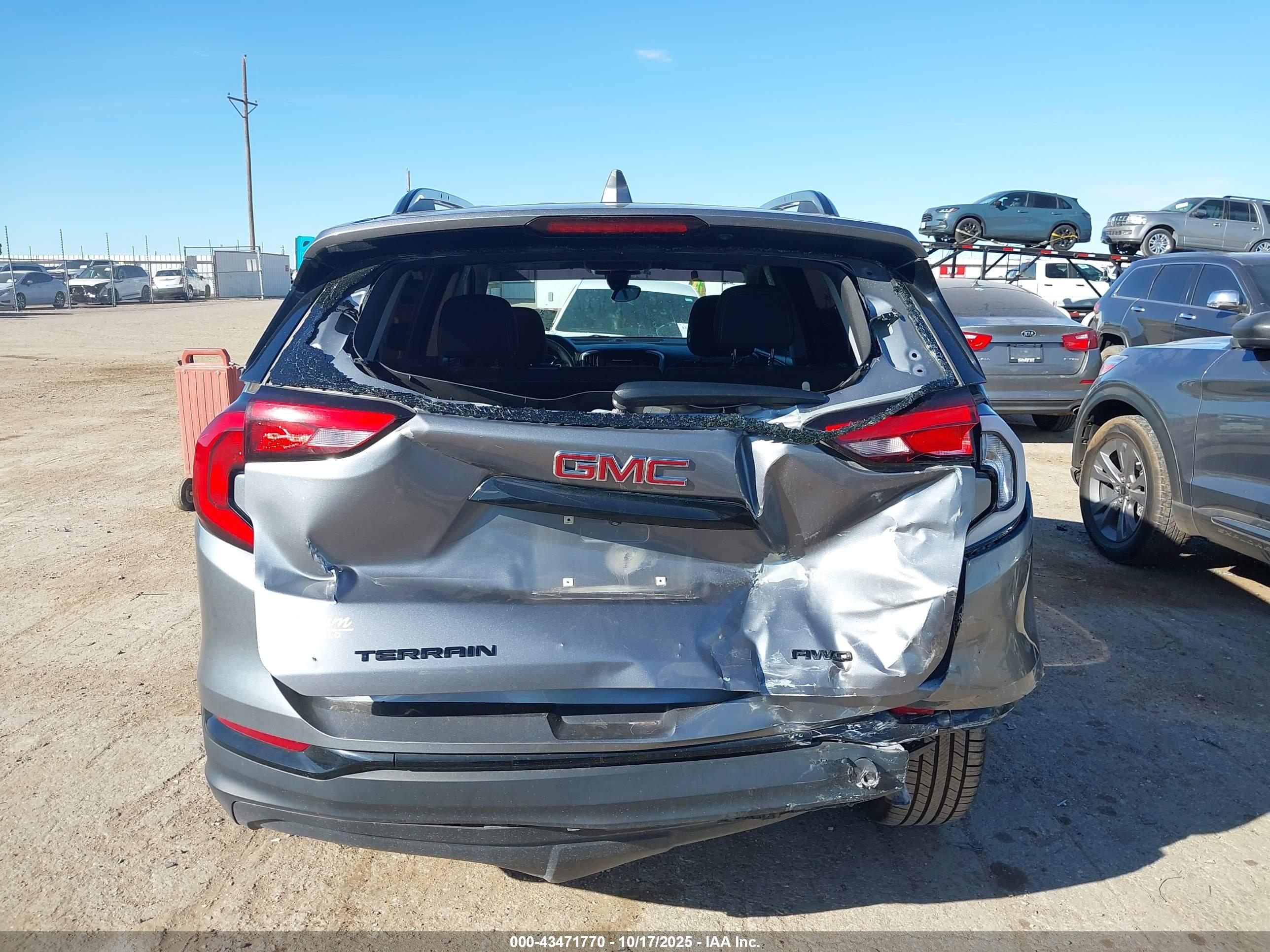 GMC TERRAIN image 6