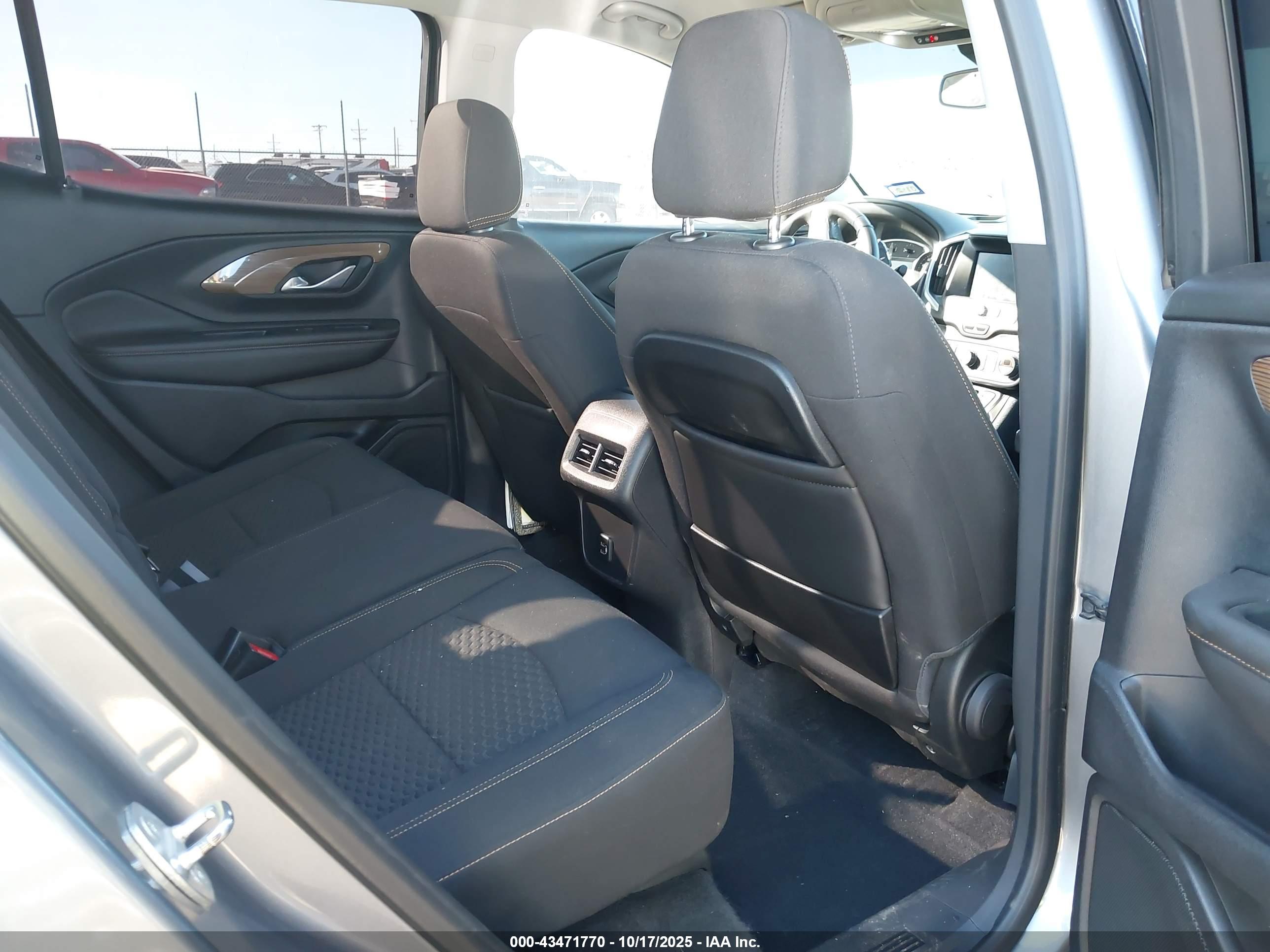 GMC TERRAIN image 8