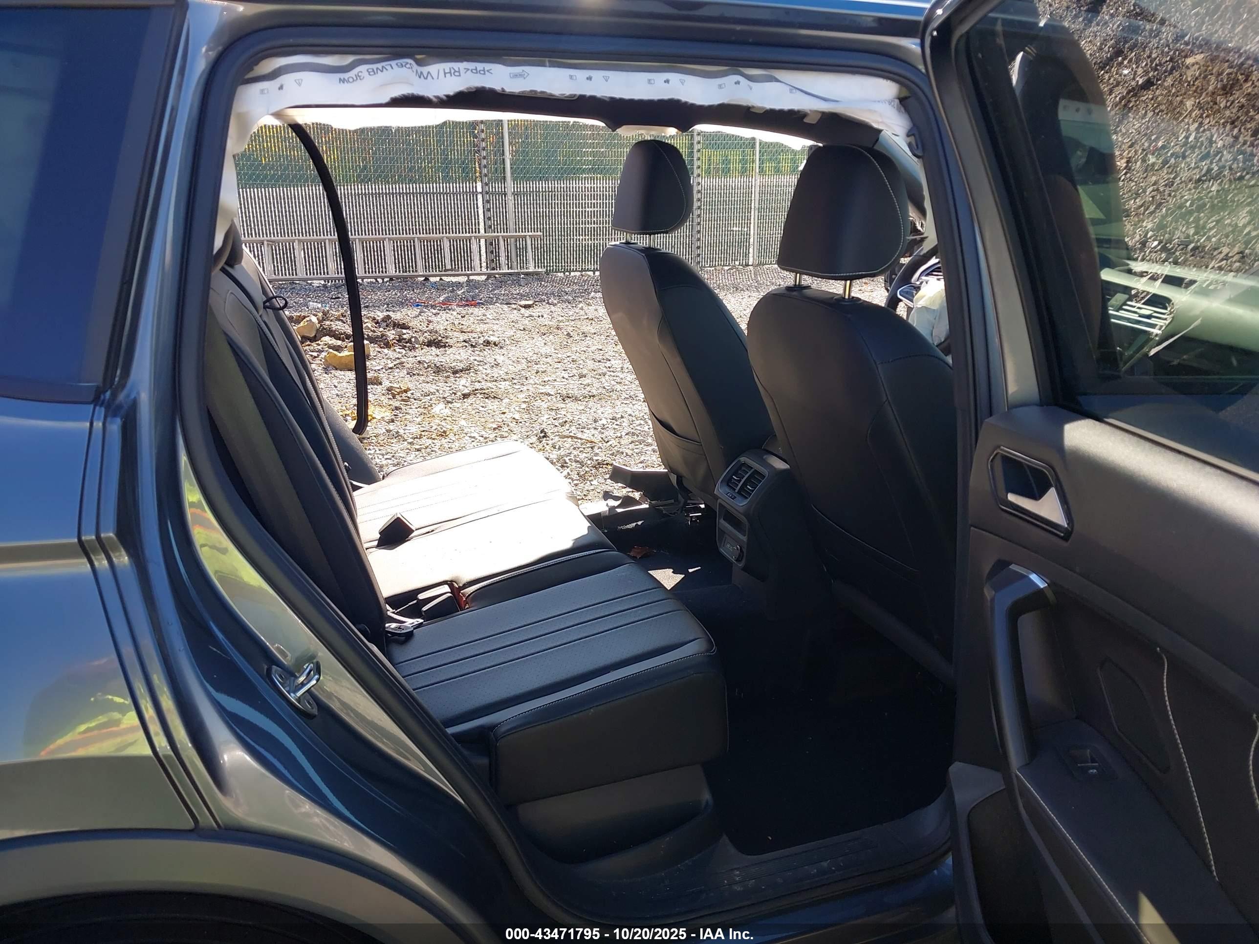 VOLKSWAGEN TIGUAN image 8