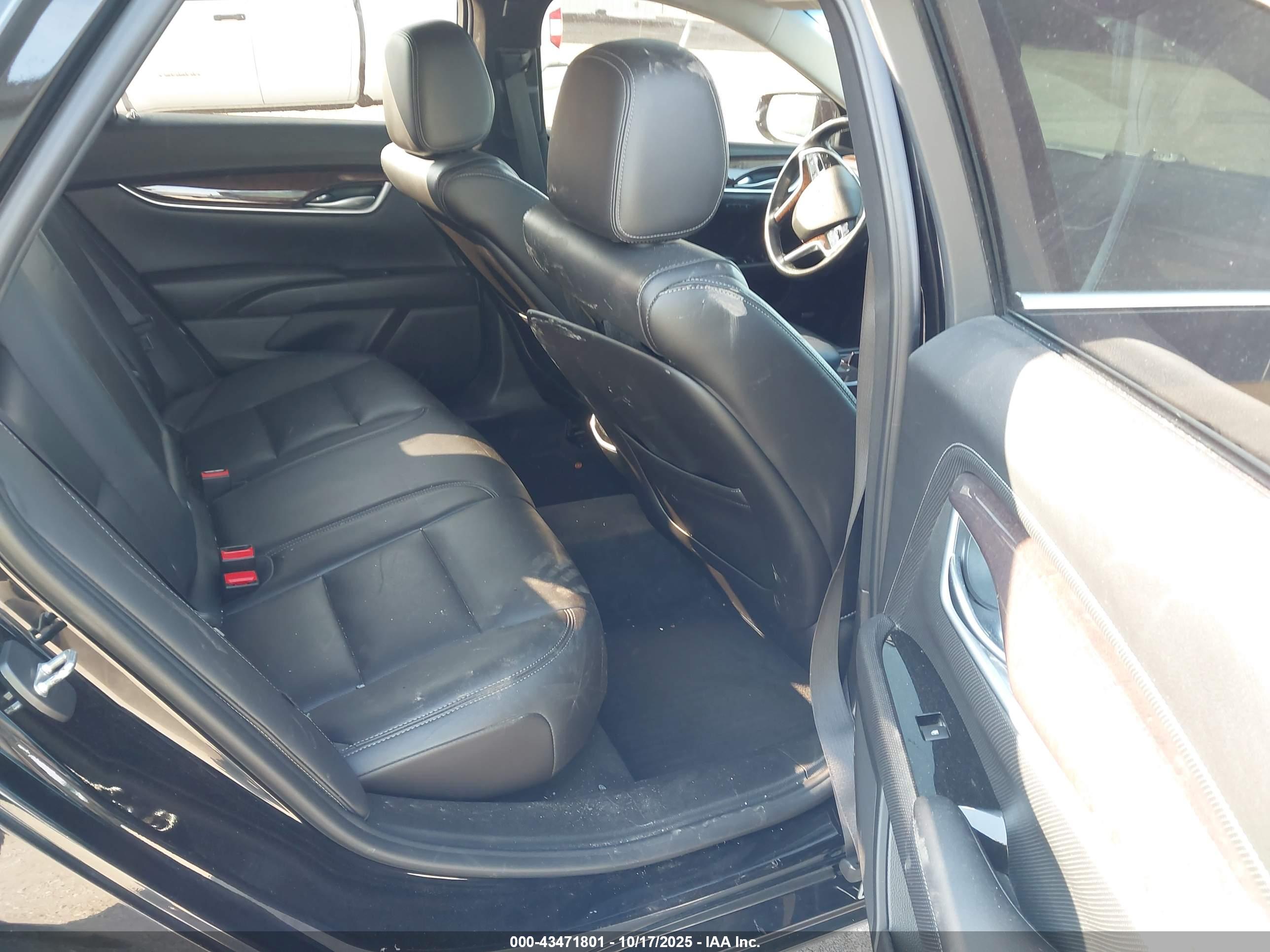 CADILLAC XTS image 8