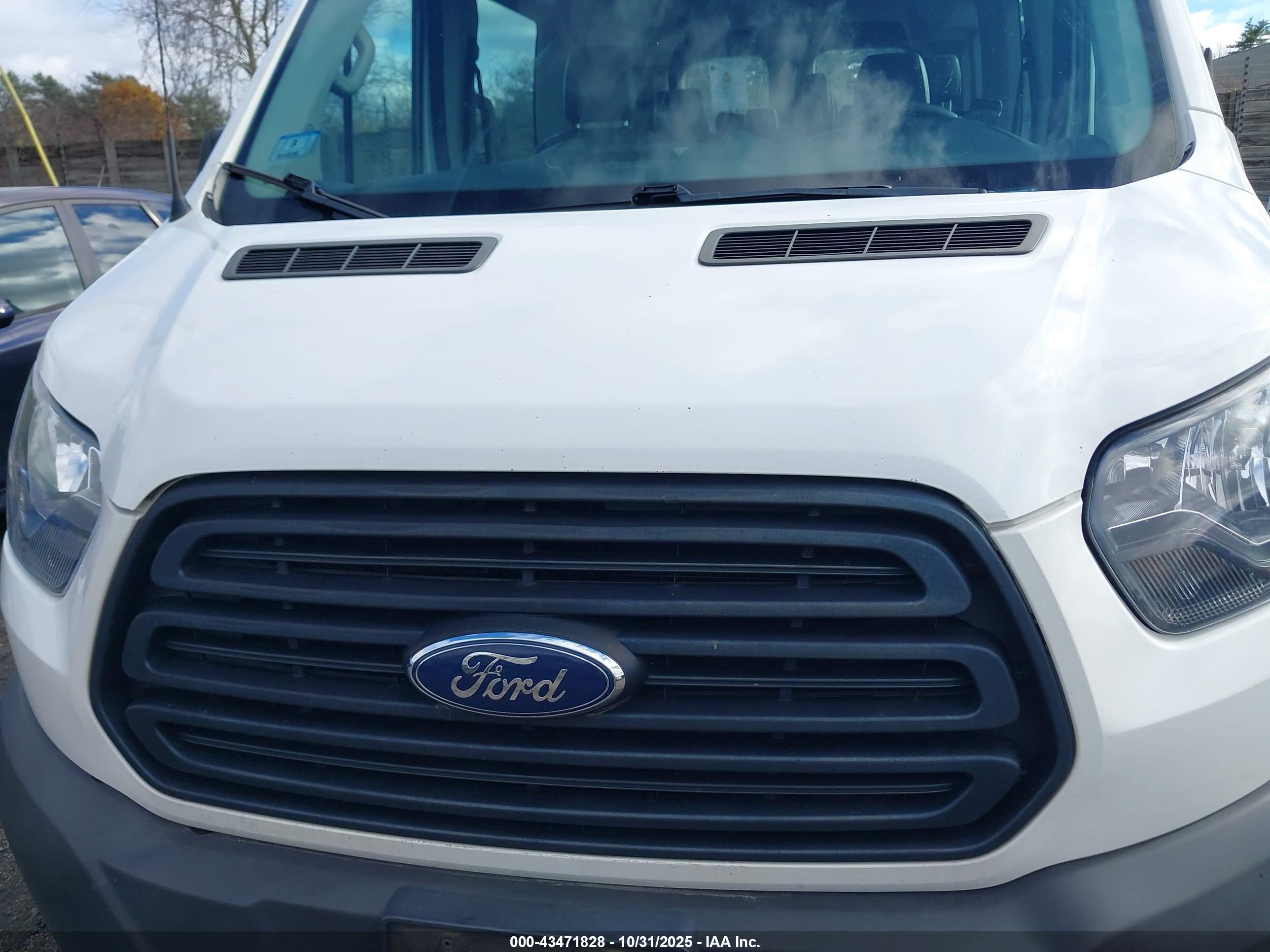 FORD TRANSIT-350 image 10