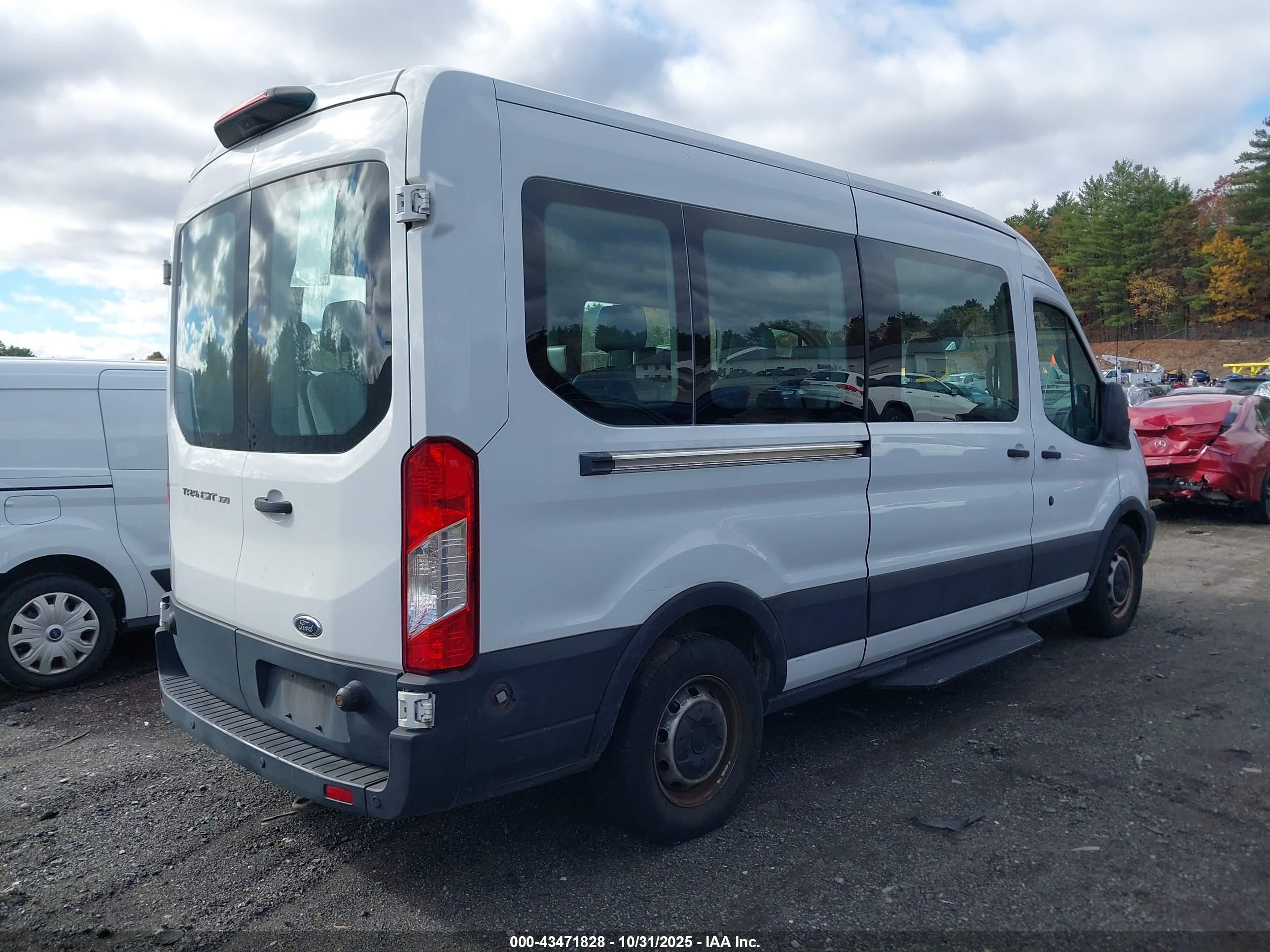 FORD TRANSIT-350 image 4