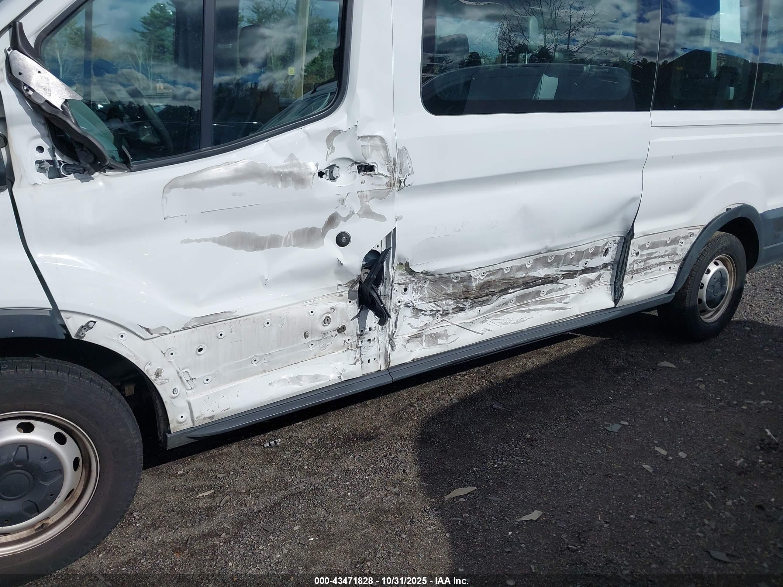 FORD TRANSIT-350 image 6