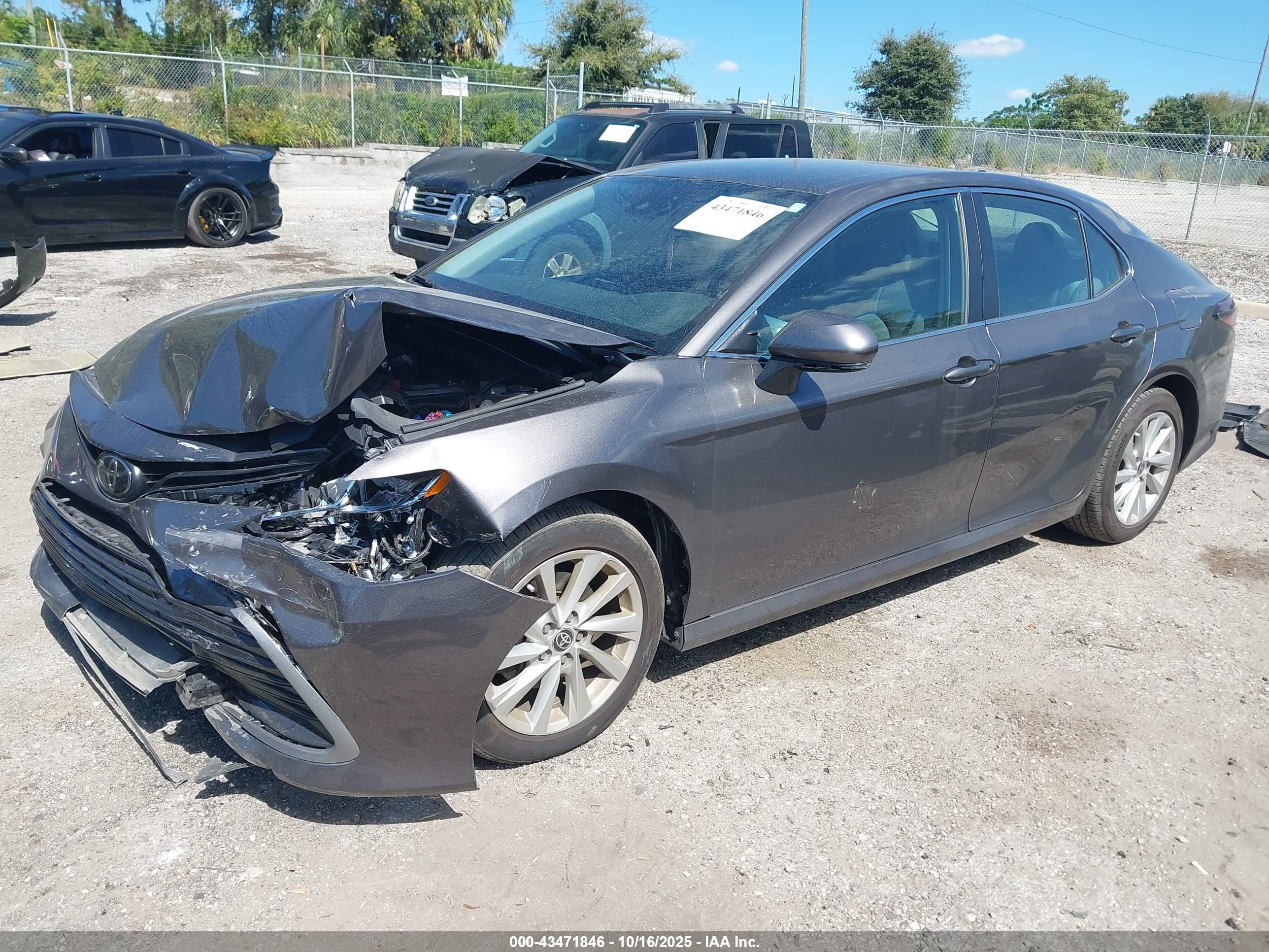 TOYOTA CAMRY image 2