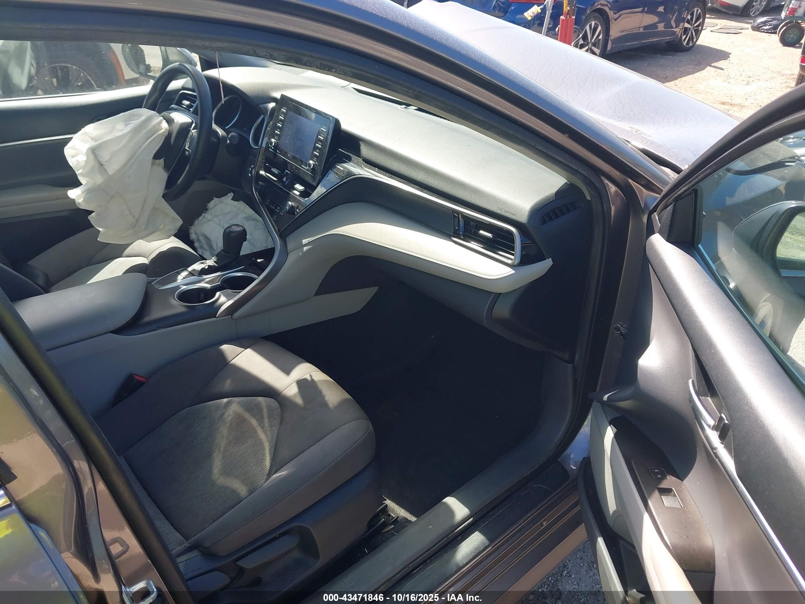 TOYOTA CAMRY image 5