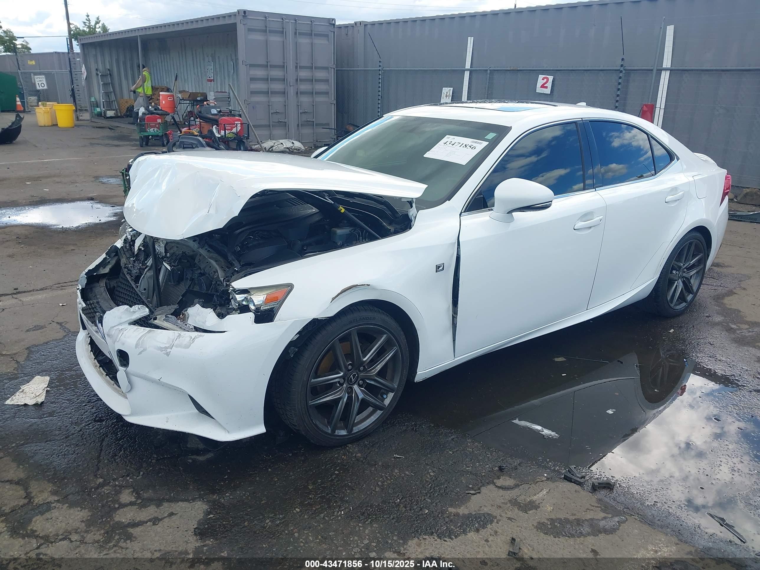 LEXUS IS image 2