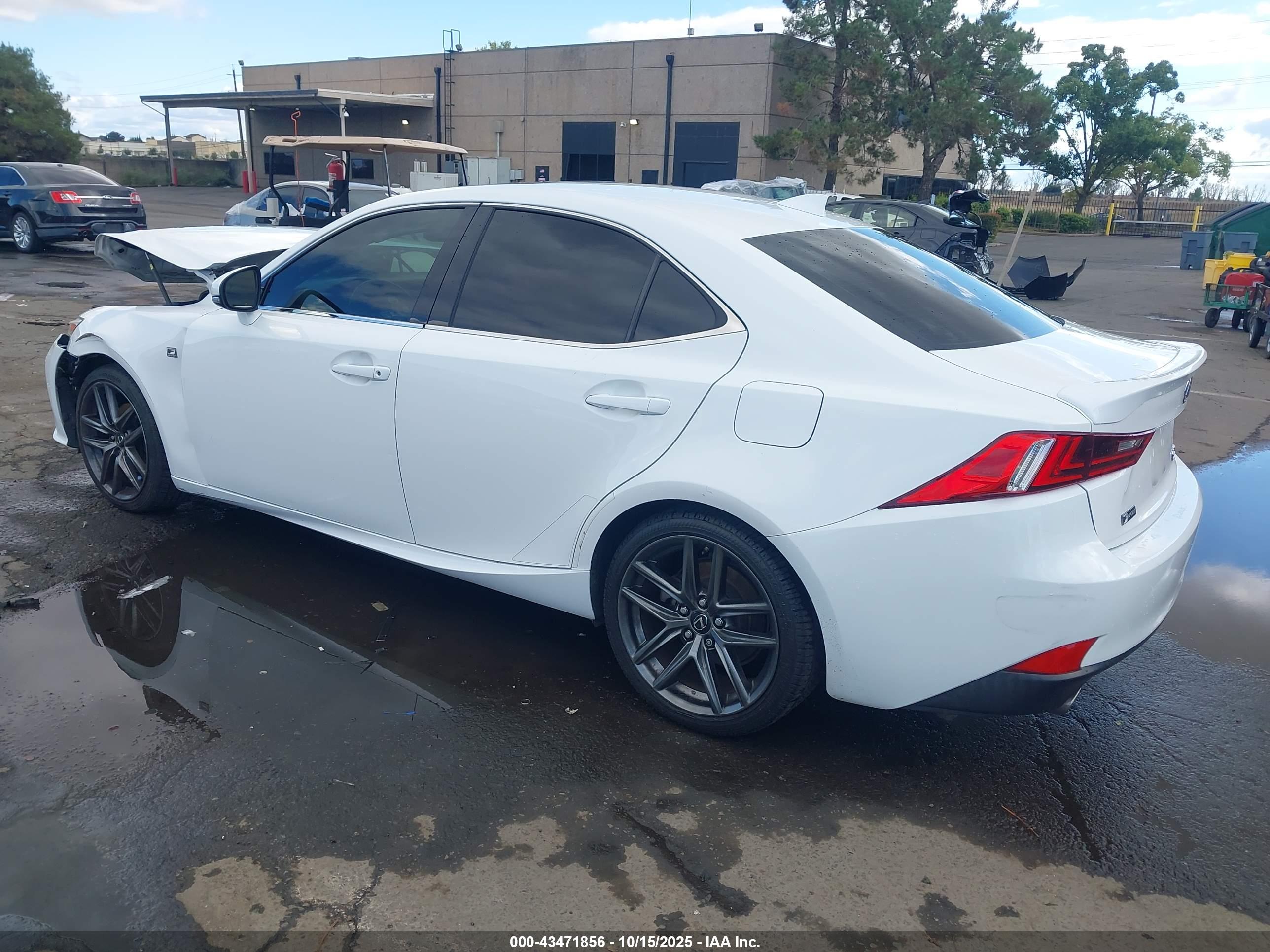 LEXUS IS image 3