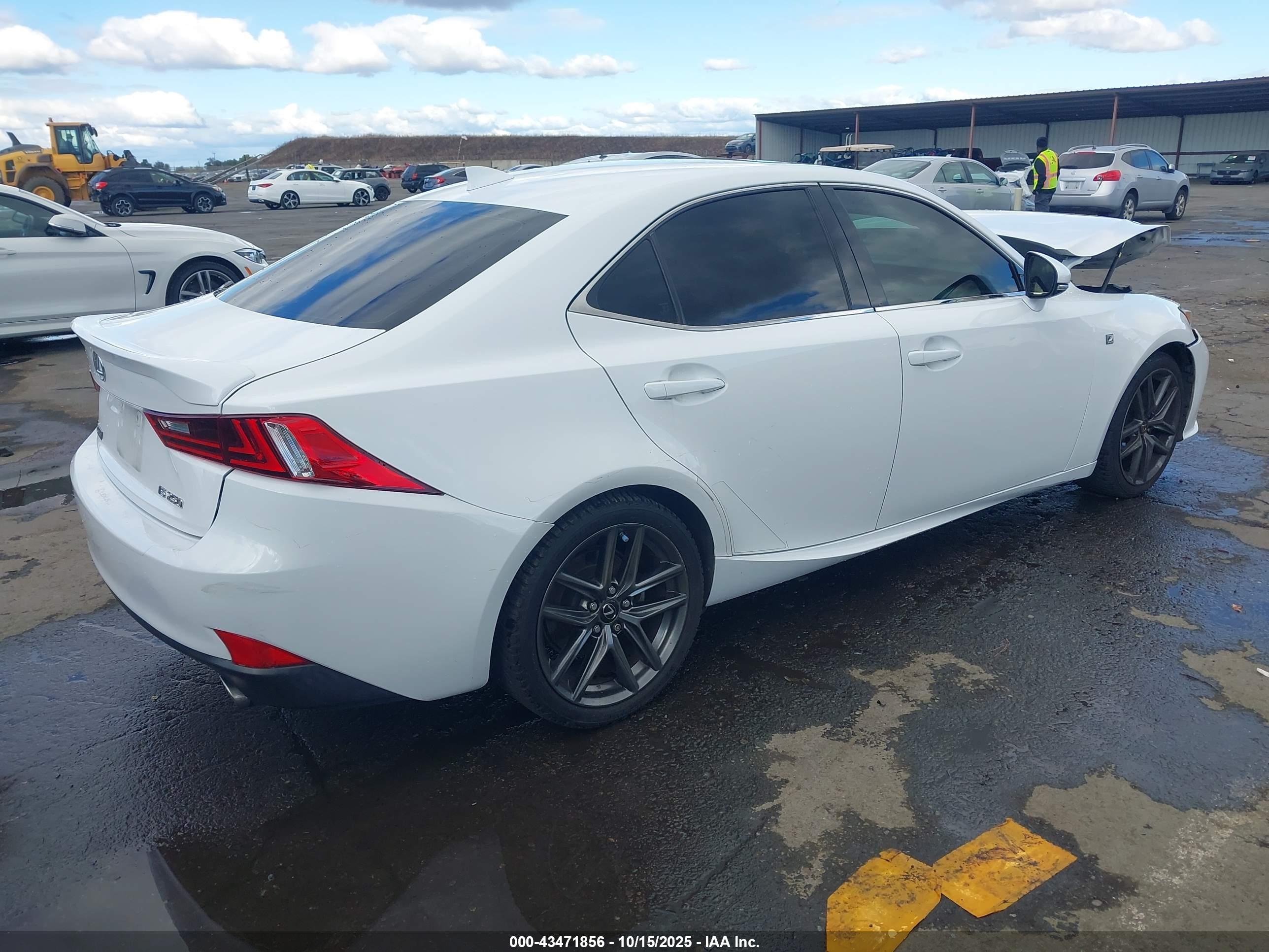 LEXUS IS image 4