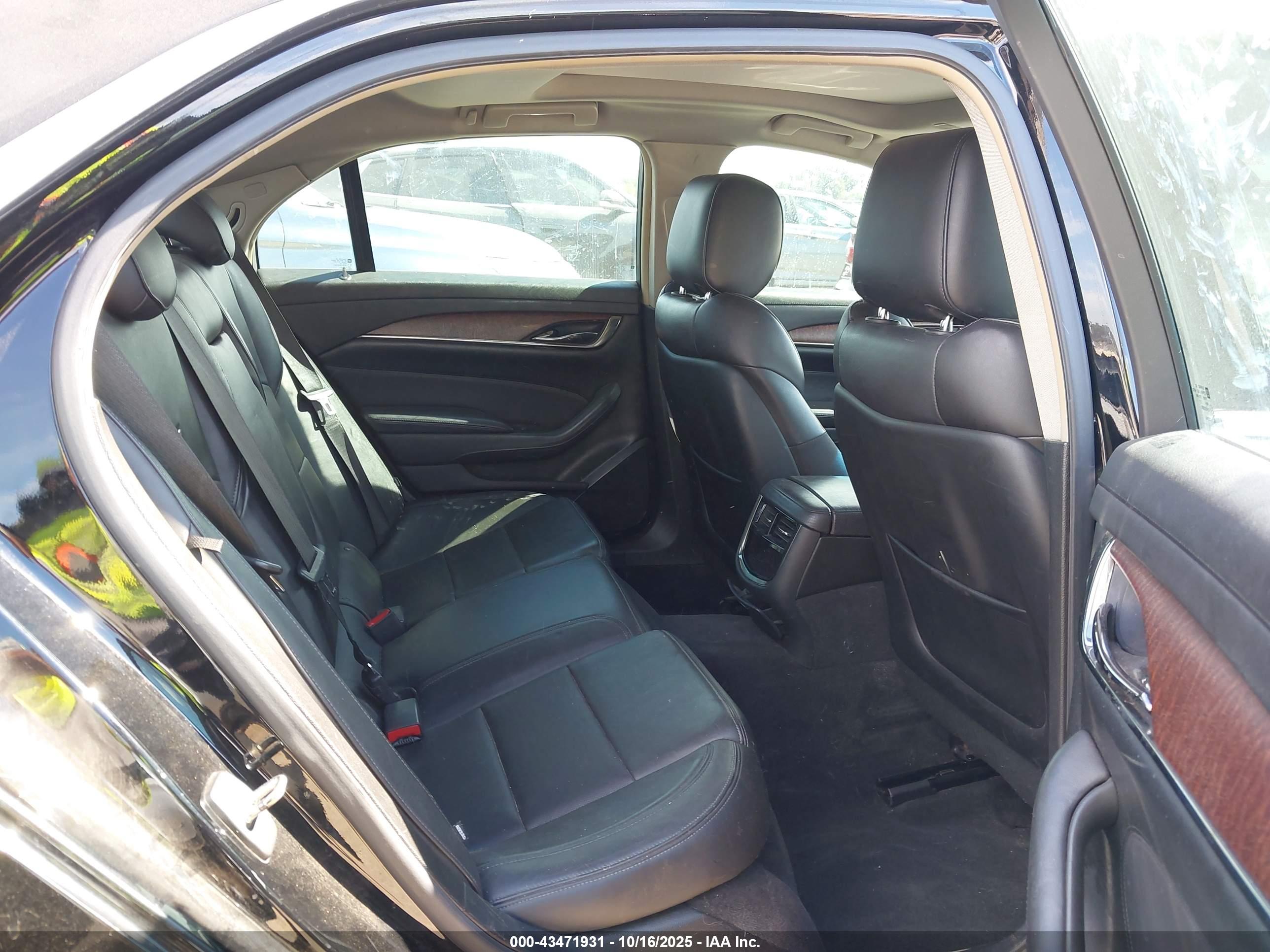 CADILLAC CTS image 8