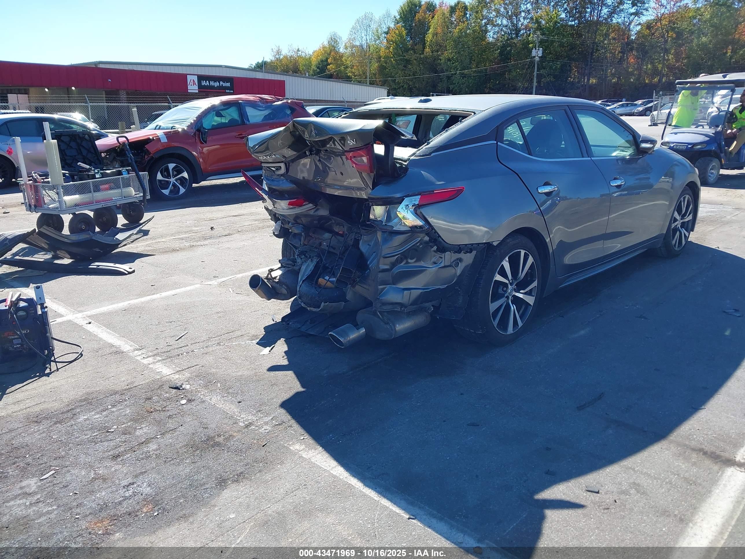 NISSAN MAXIMA image 4