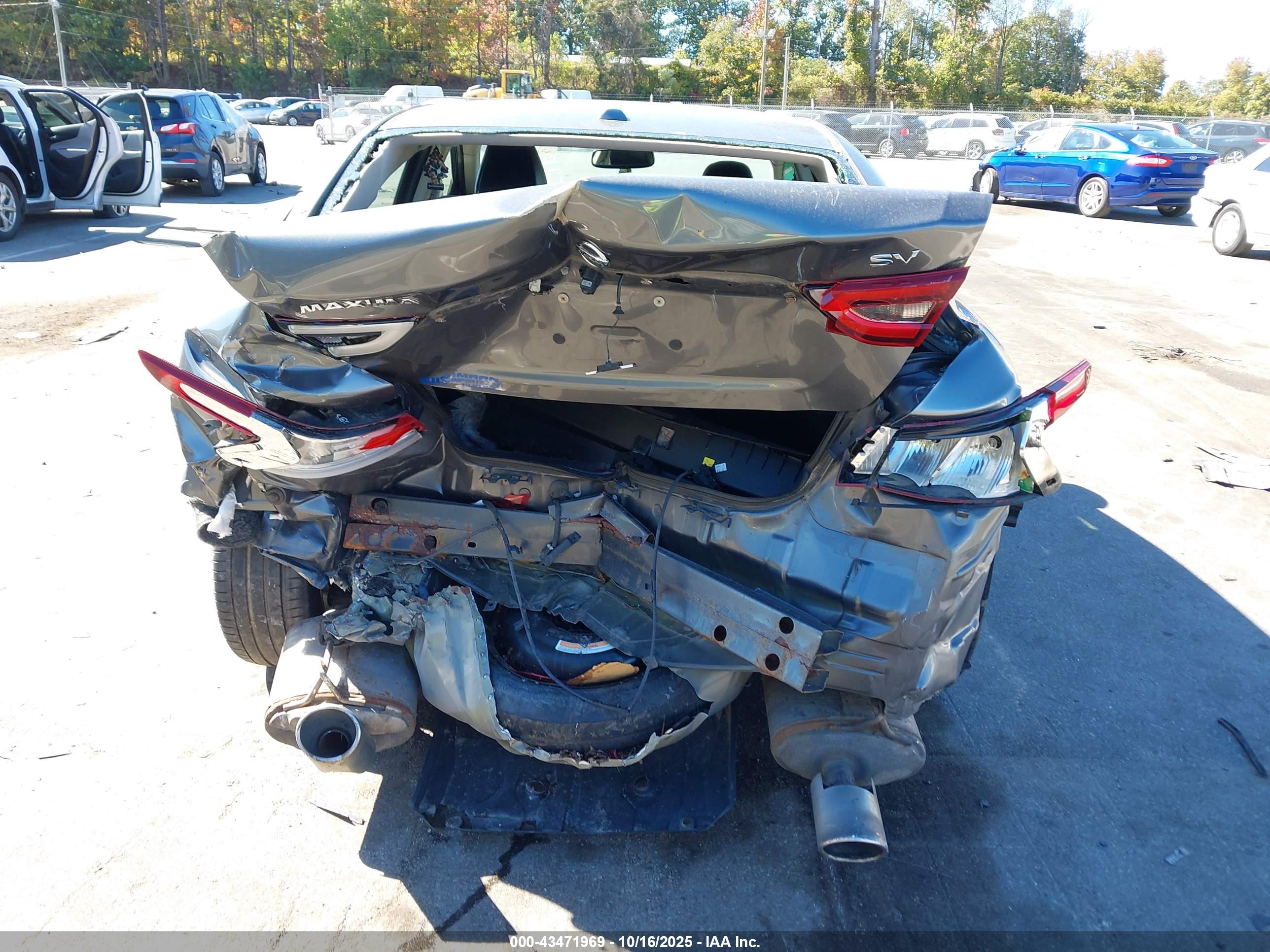 NISSAN MAXIMA image 6