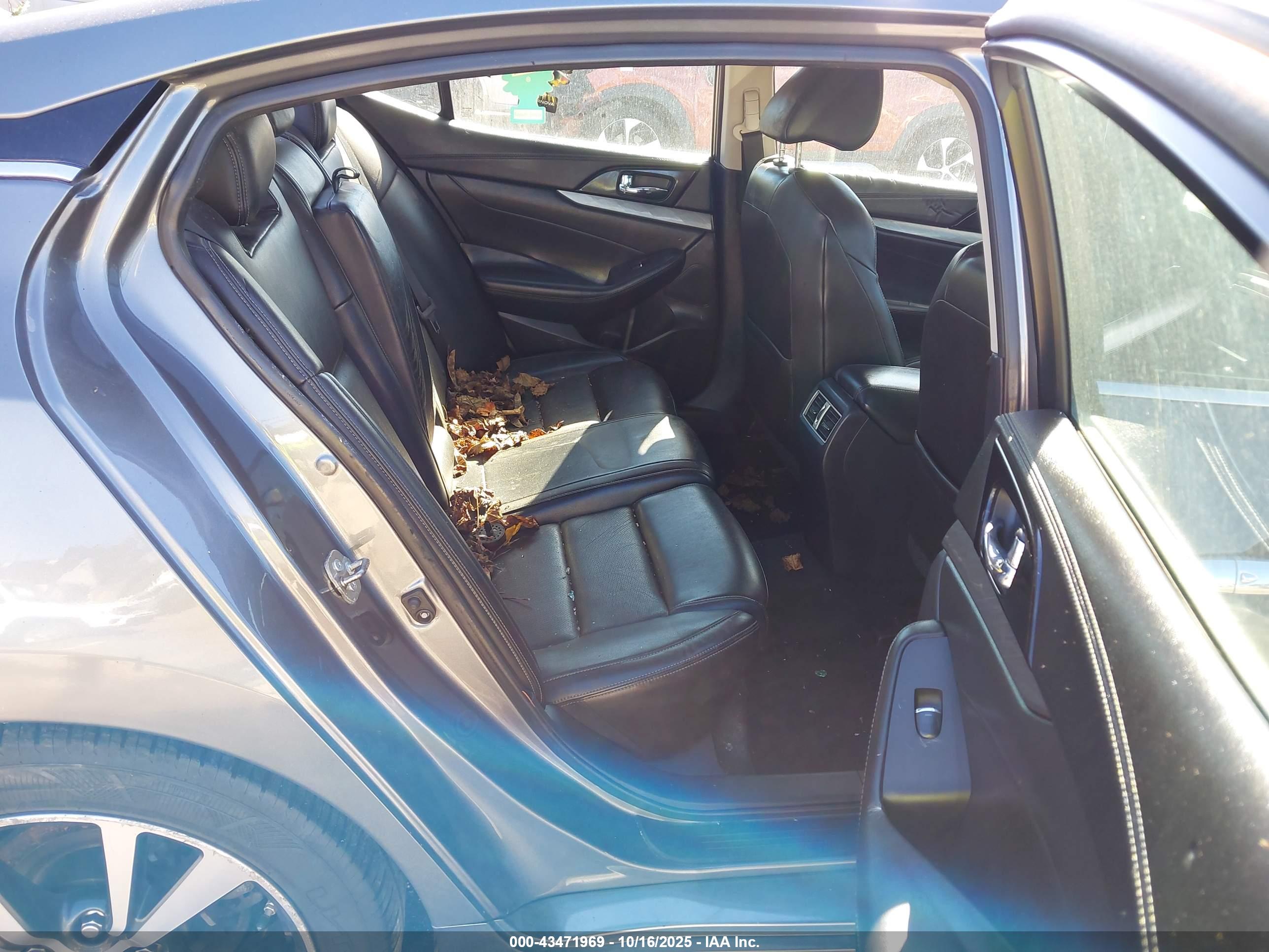NISSAN MAXIMA image 8