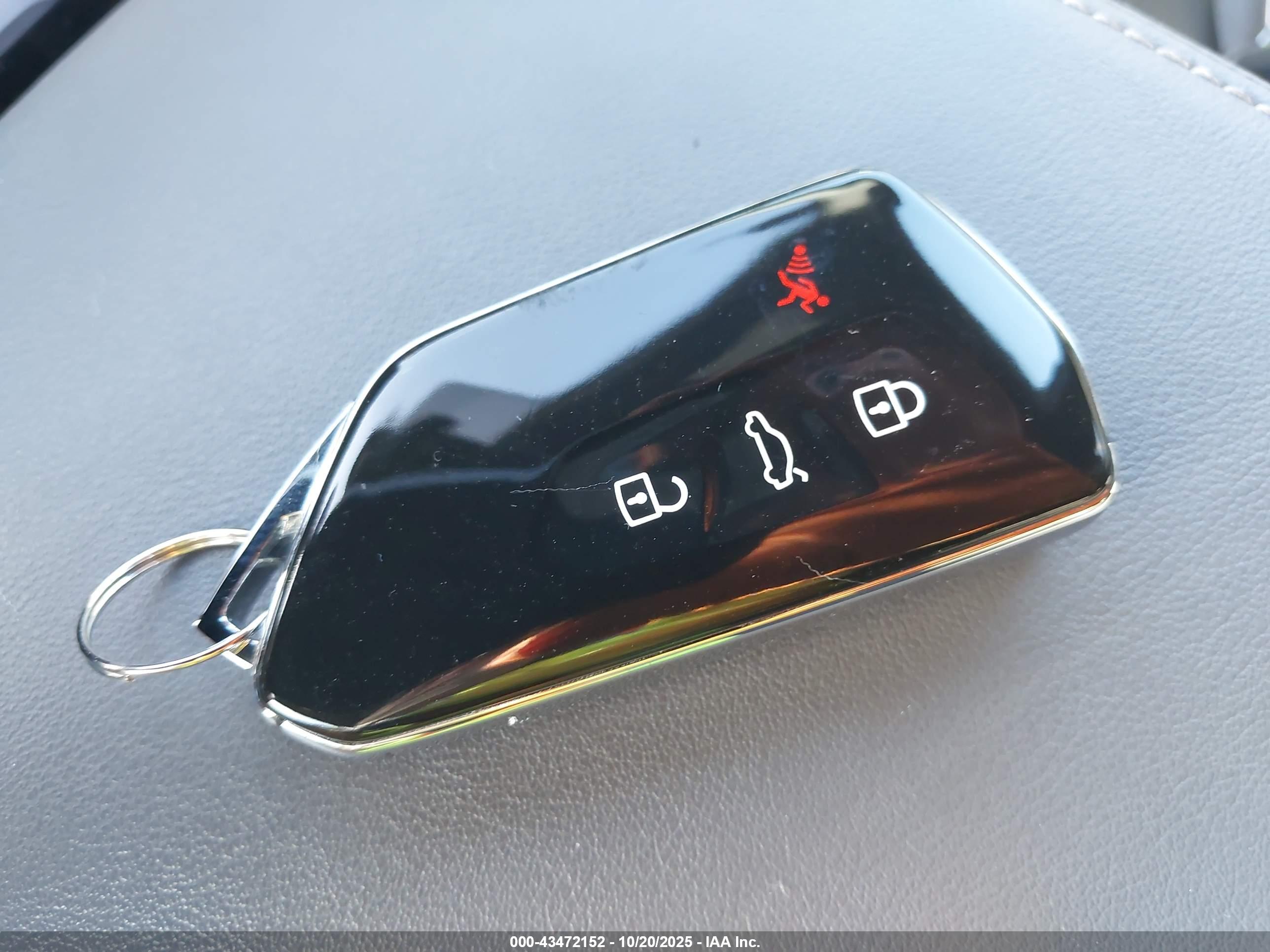 VOLKSWAGEN ID.4 image 11