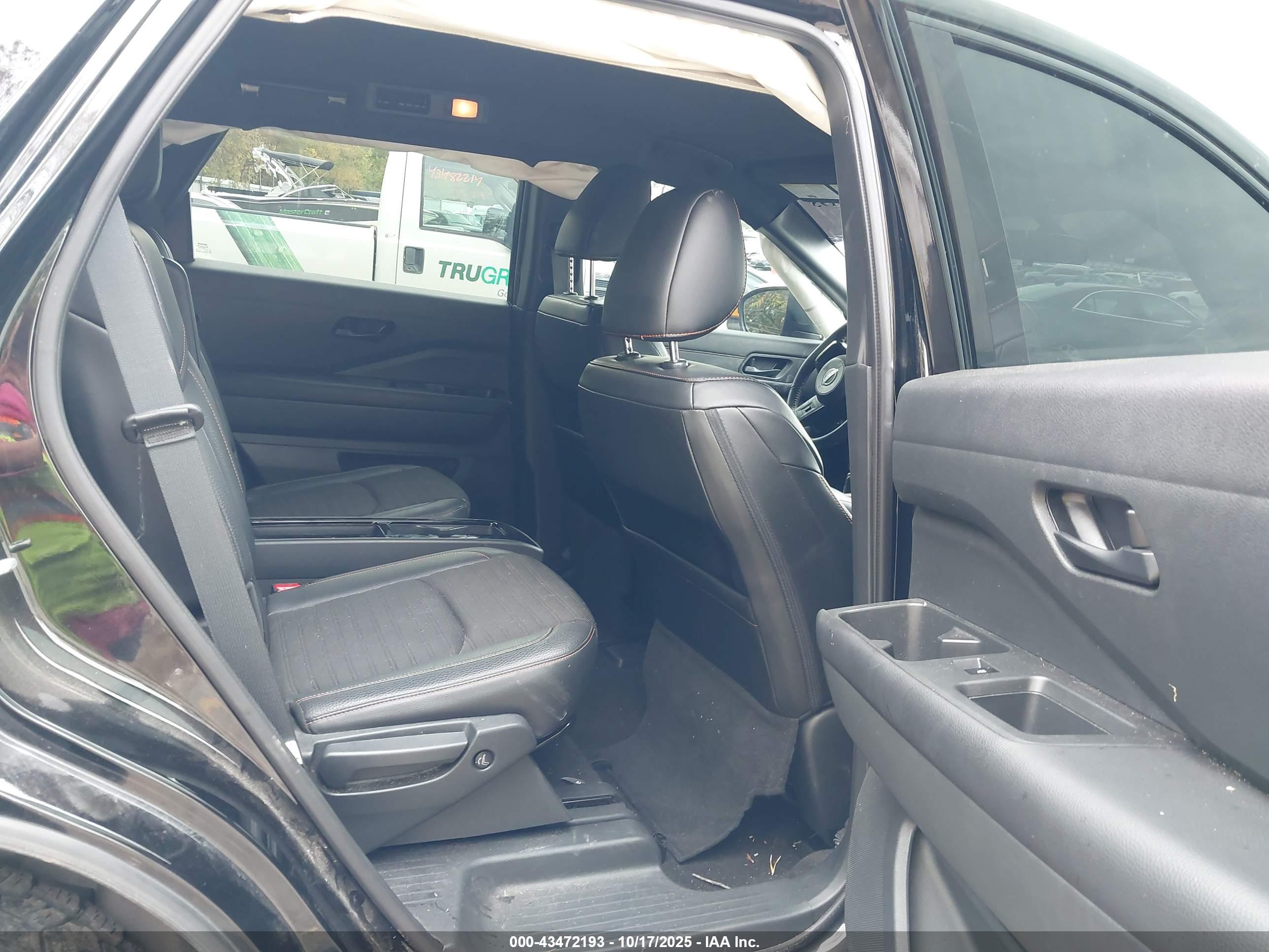 NISSAN PATHFINDER image 8