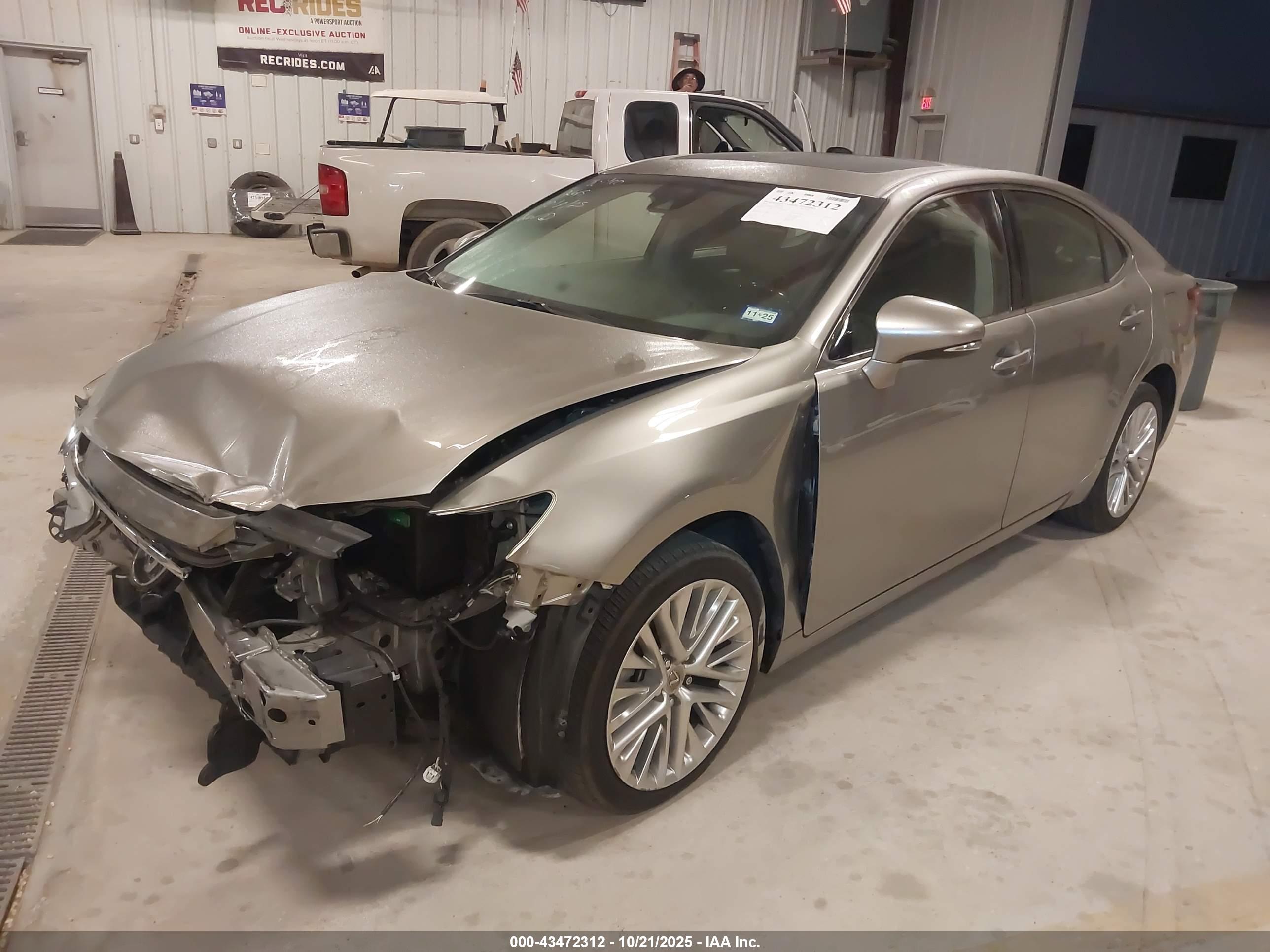 LEXUS ES image 2