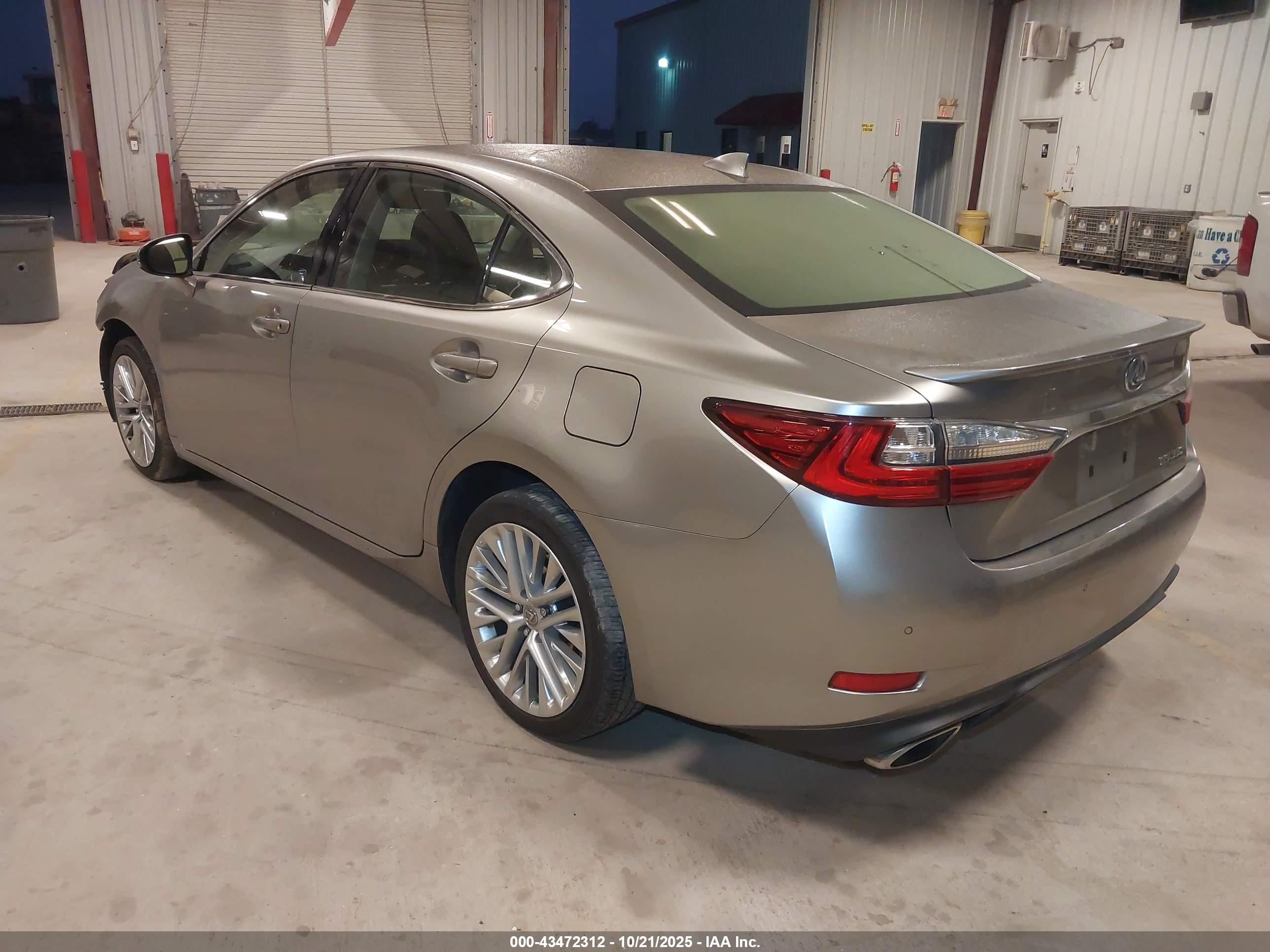 LEXUS ES image 3