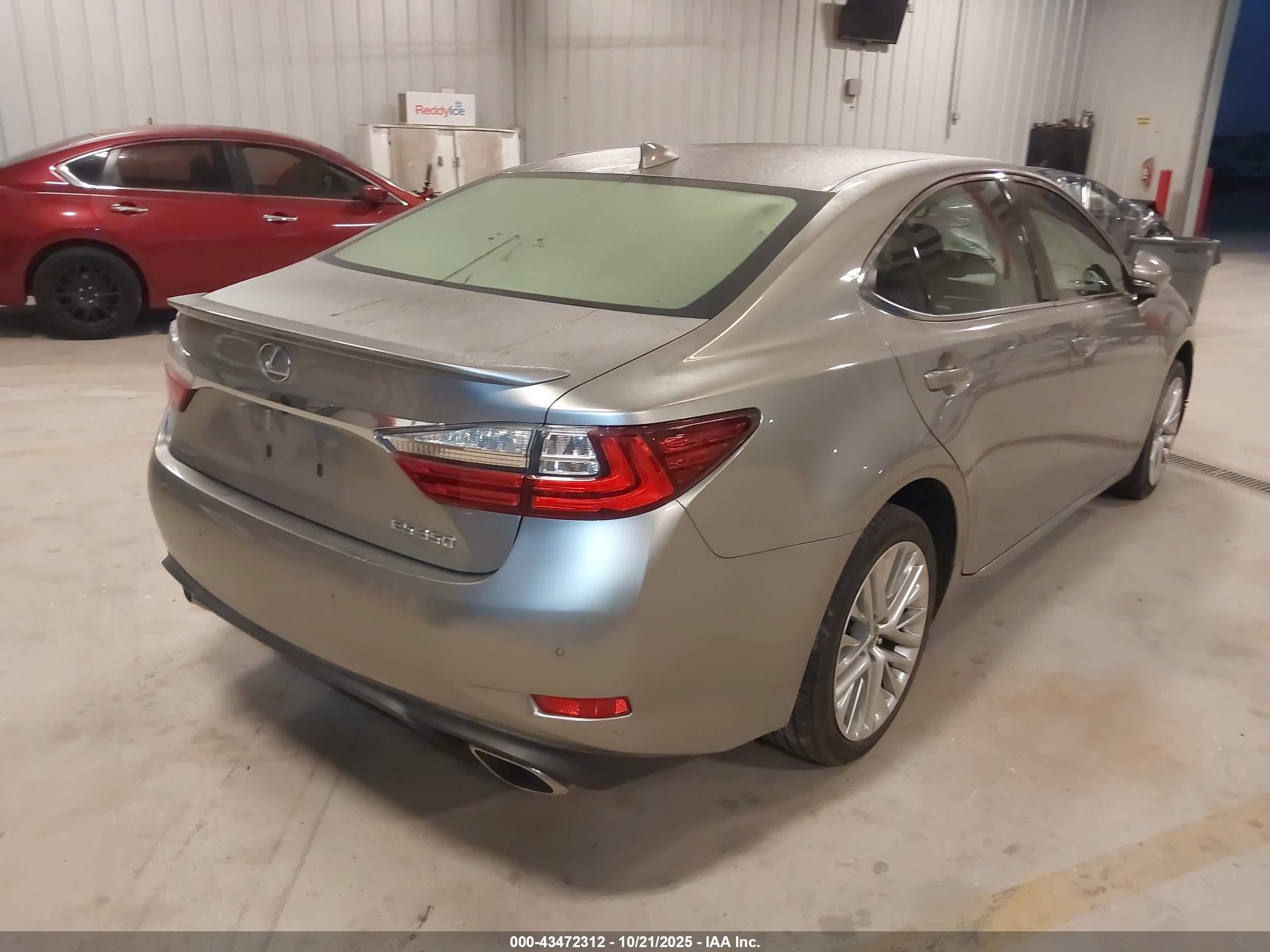 LEXUS ES image 4