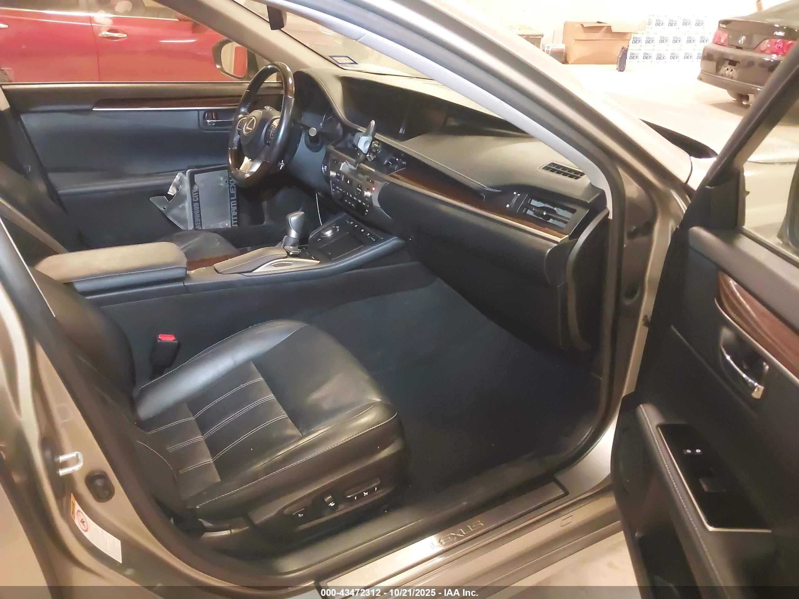 LEXUS ES image 5