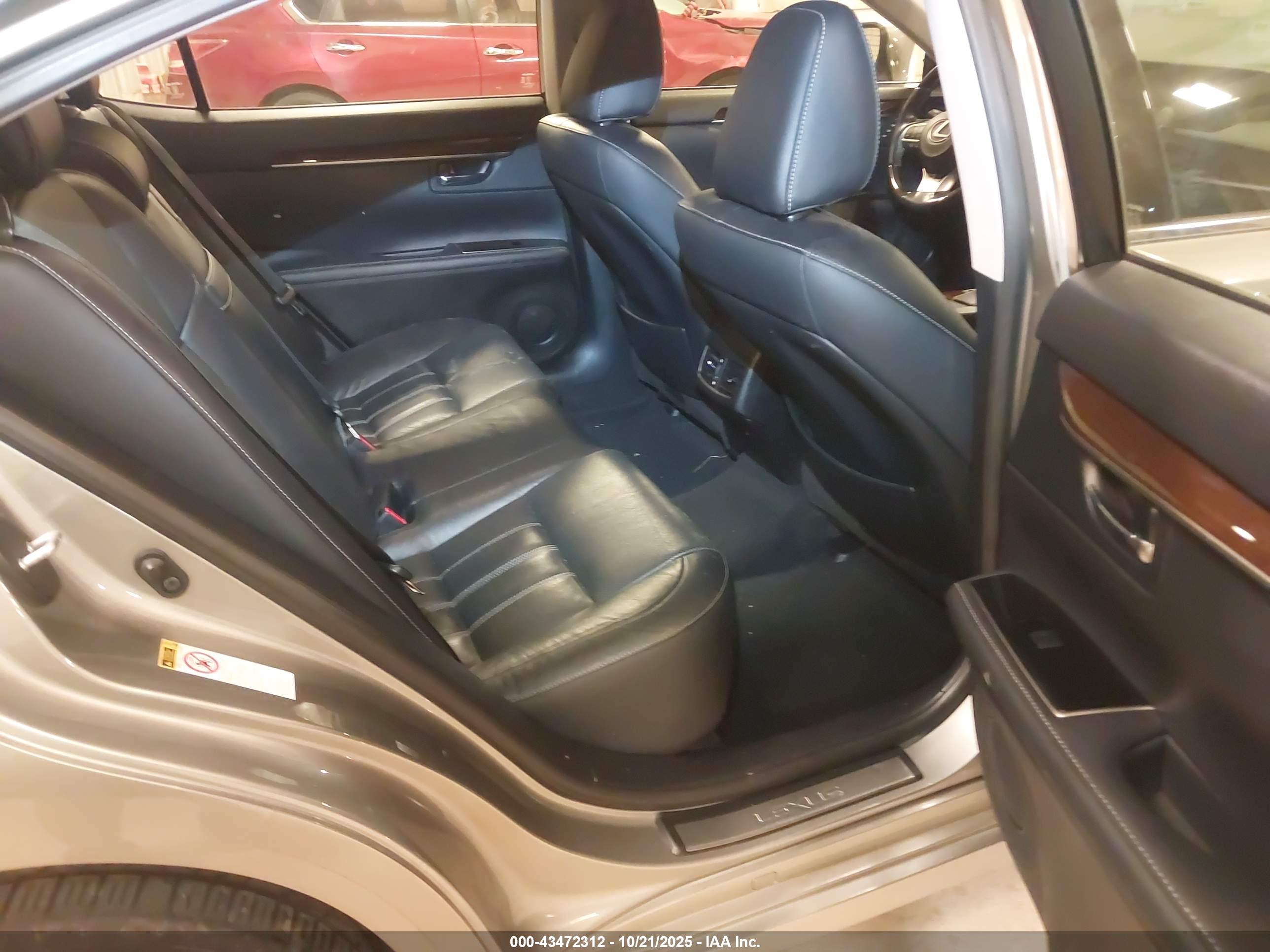 LEXUS ES image 8