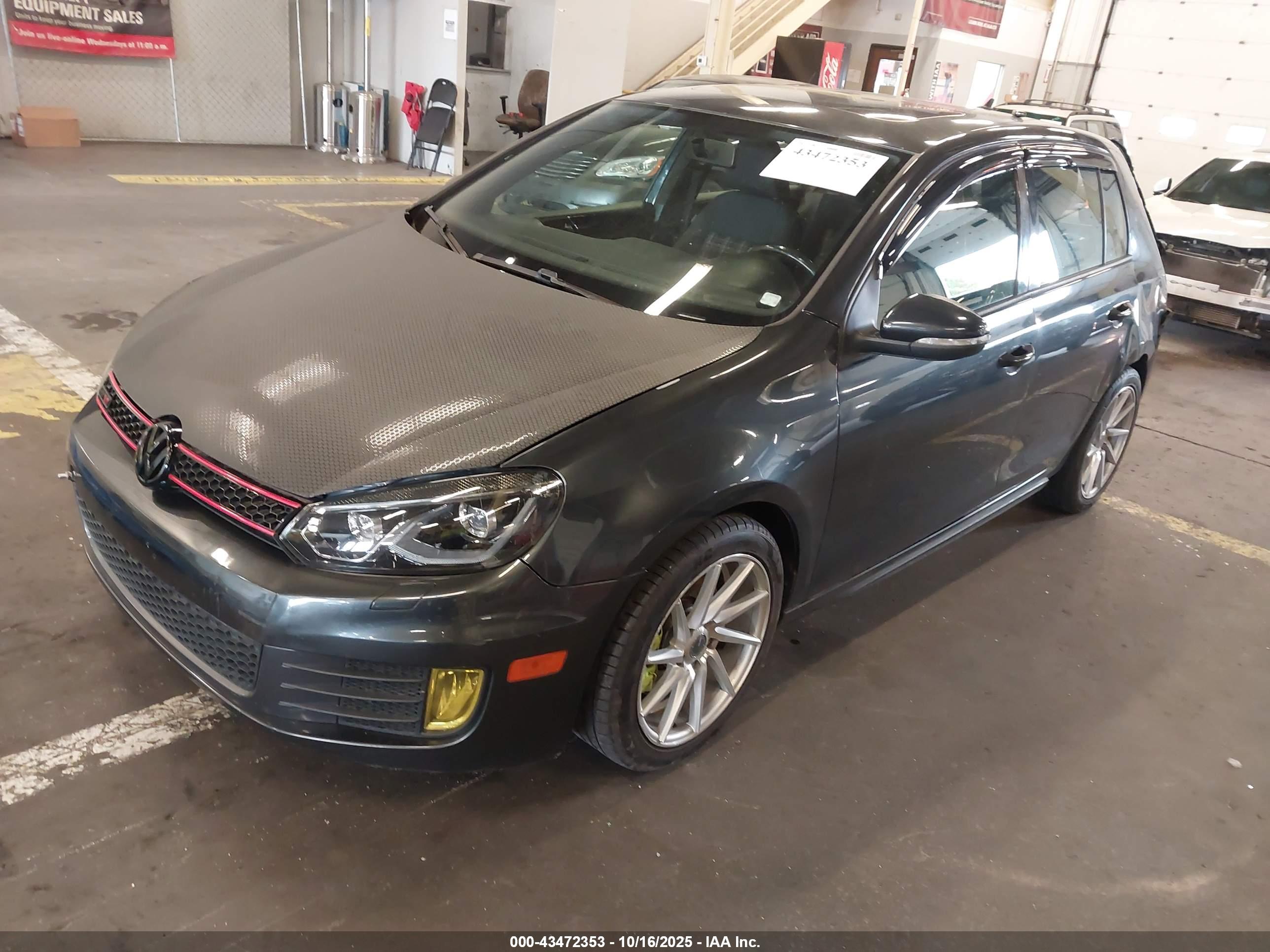 VOLKSWAGEN GTI image 2