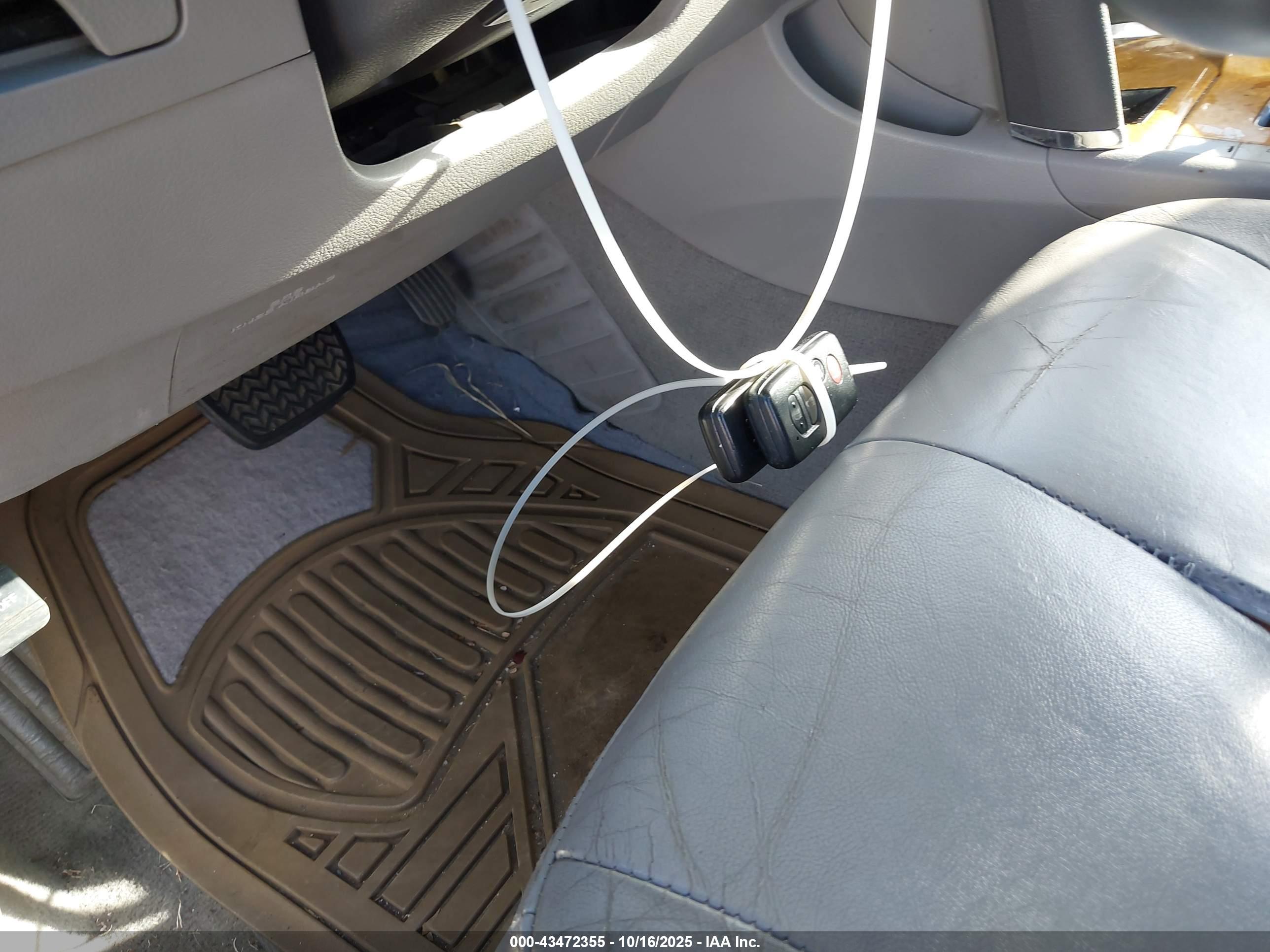 TOYOTA CAMRY image 11