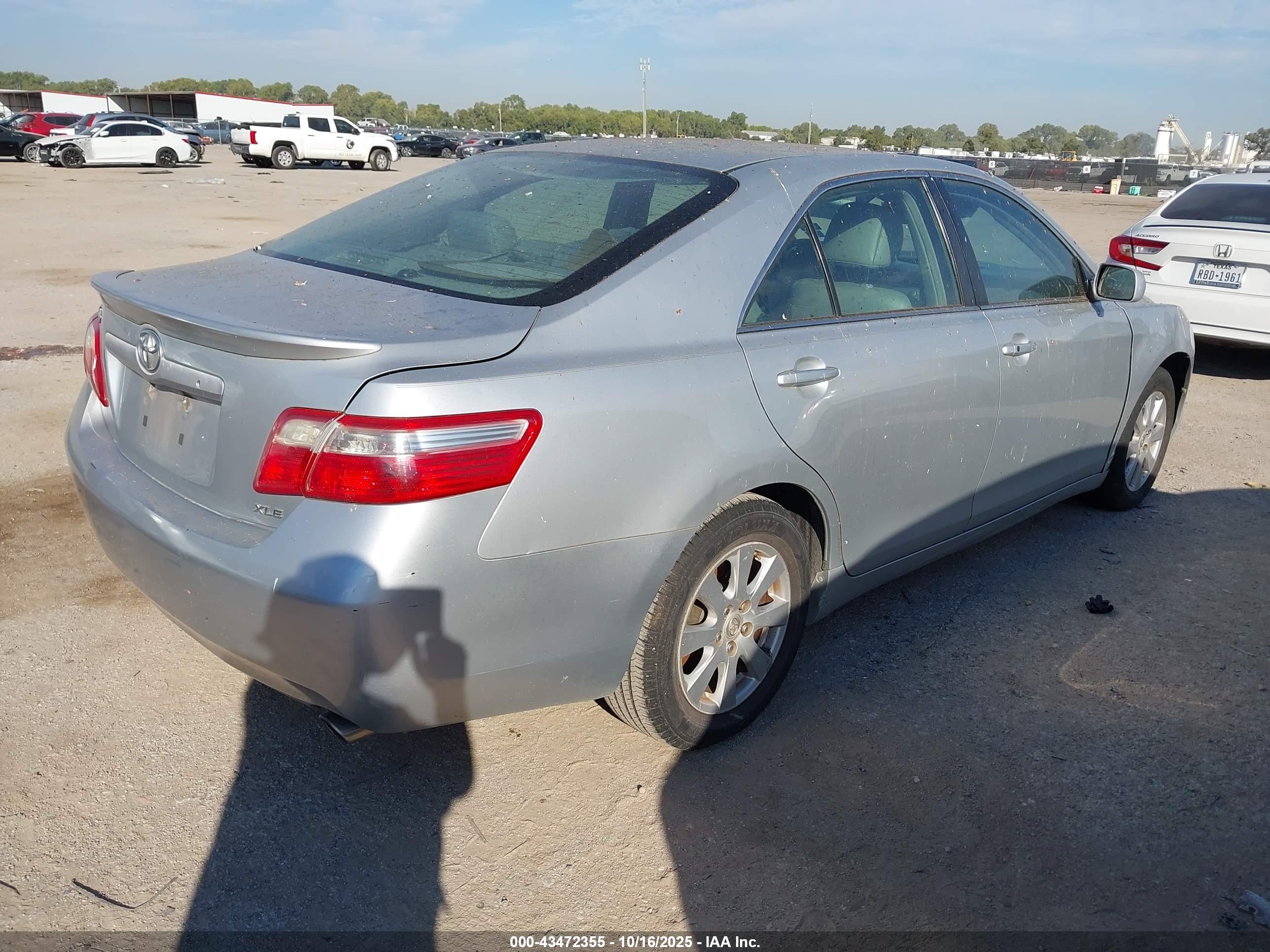 TOYOTA CAMRY image 4