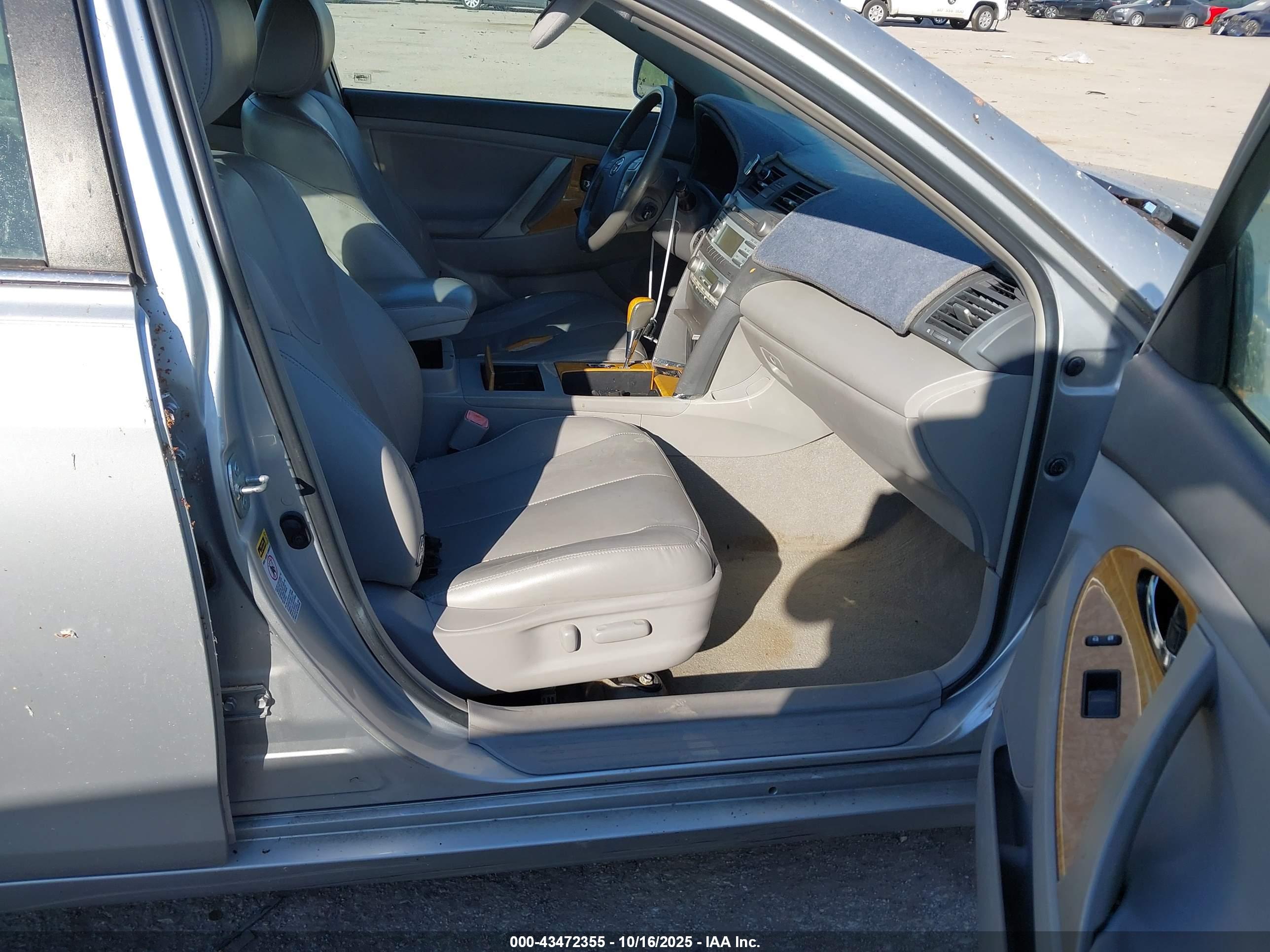 TOYOTA CAMRY image 5