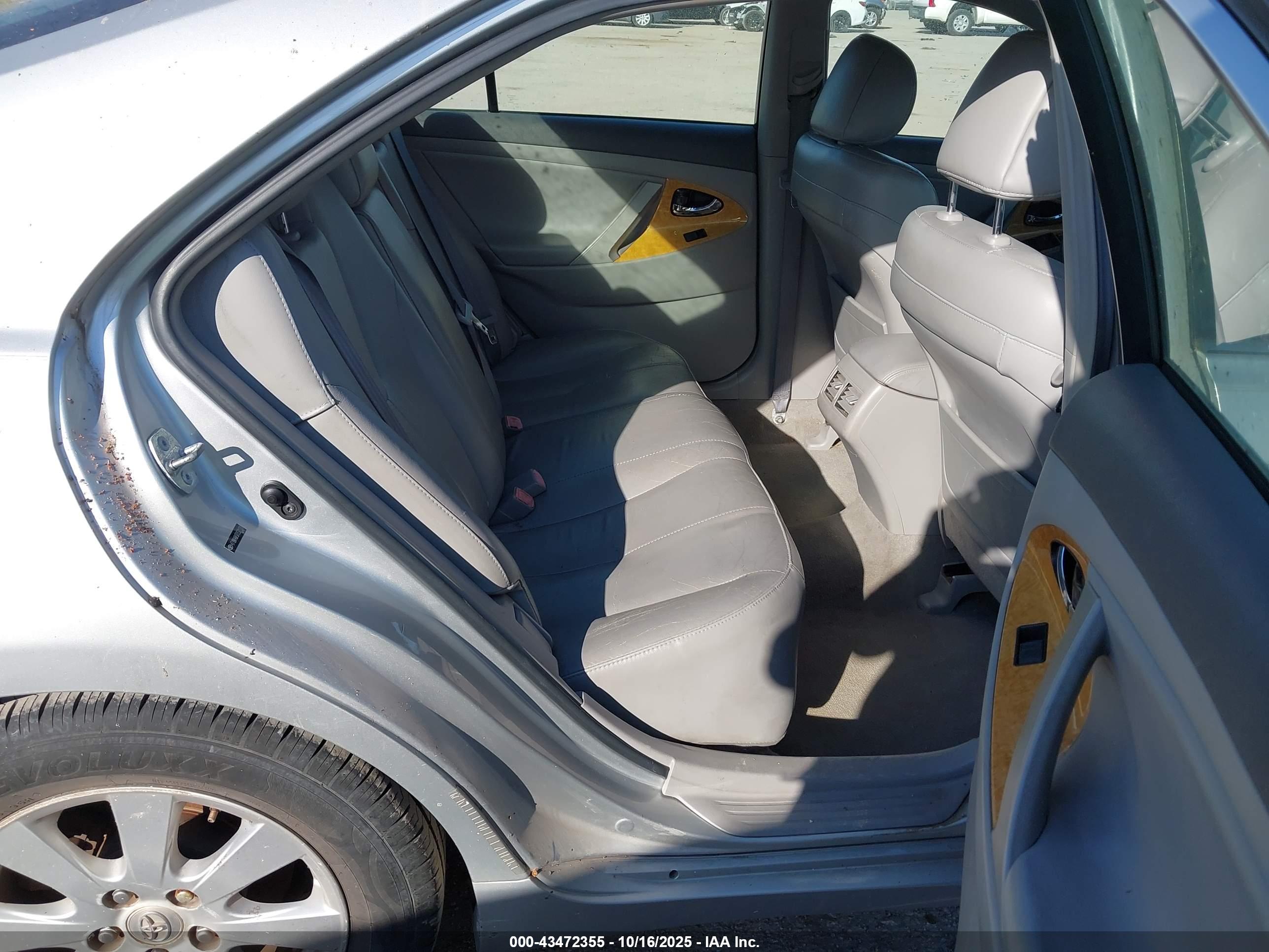 TOYOTA CAMRY image 8
