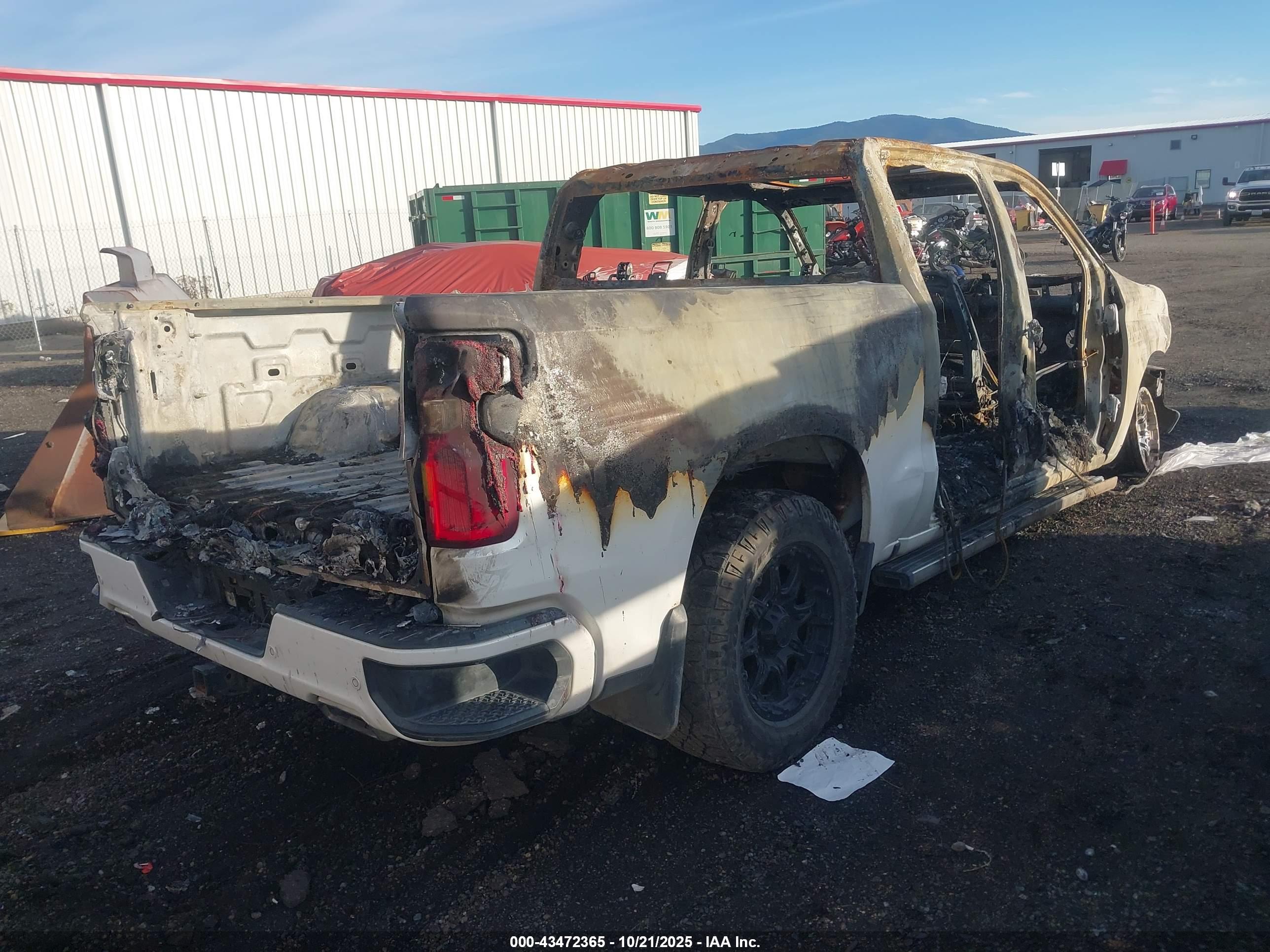CHEVROLET SILVERADO image 4